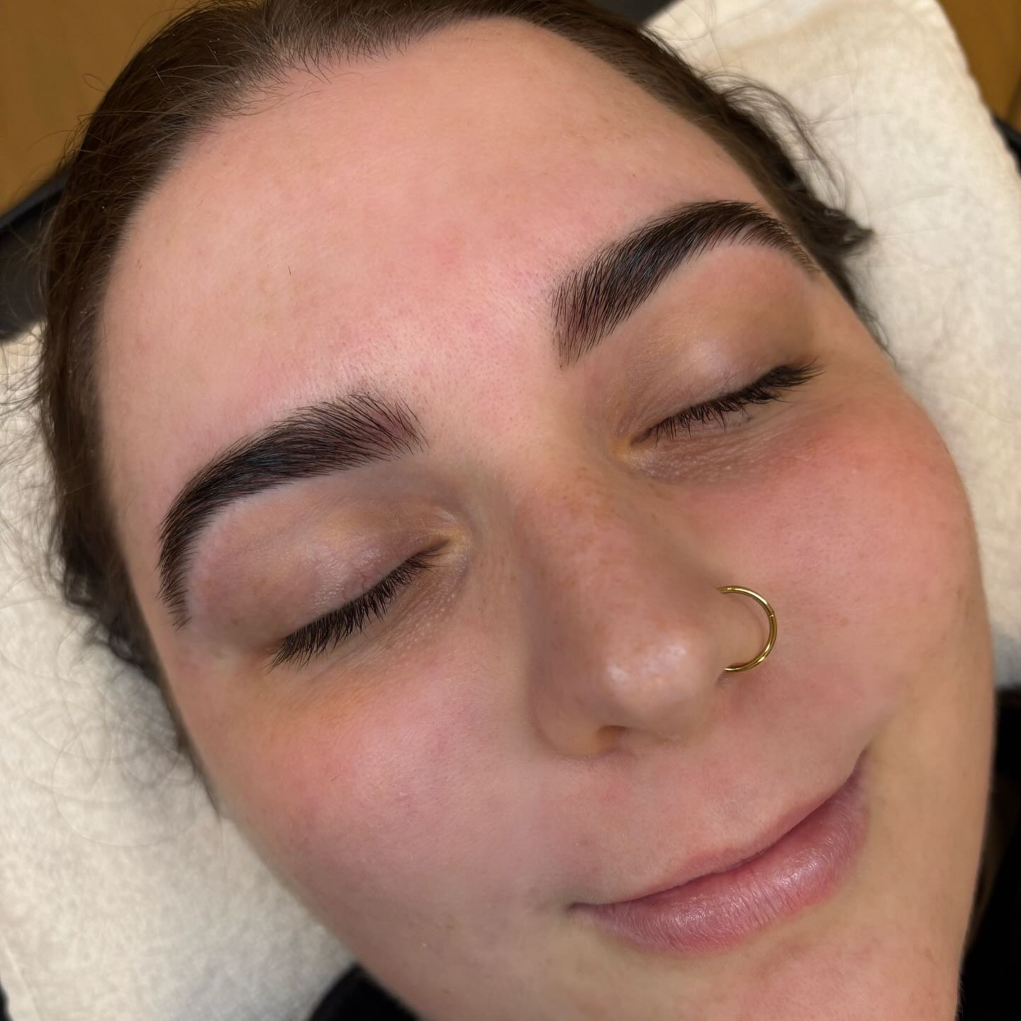 Sometimes a simple brow shaping &amp; tint is all you need! 🤩

Slide to see the before

For more information or to book your next appointment please visit our website:

www.blinkbysydney.ca