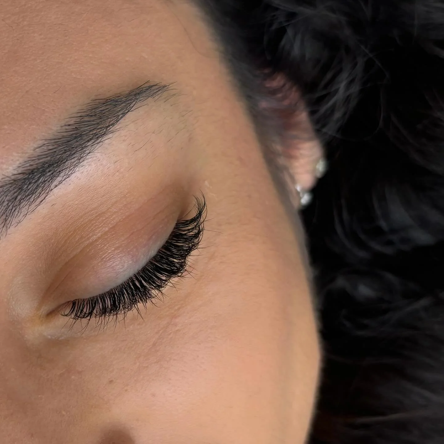 Hybrid Lashes ❤️&zwj;🔥

Have a vacation booked? Don&rsquo;t forget to book your customized lash set. 

🔗 Booking link in bio
📍 Ancaster, ON