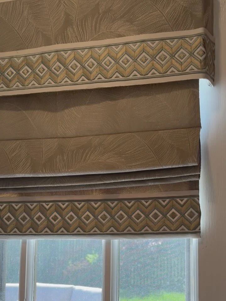Roman shades for this cutie kitchen door + over the sink 🤍

We love when something as simple as shades and drapery can completely finish a space. Paired with a few matching pillows, it all just comes together perfectly!