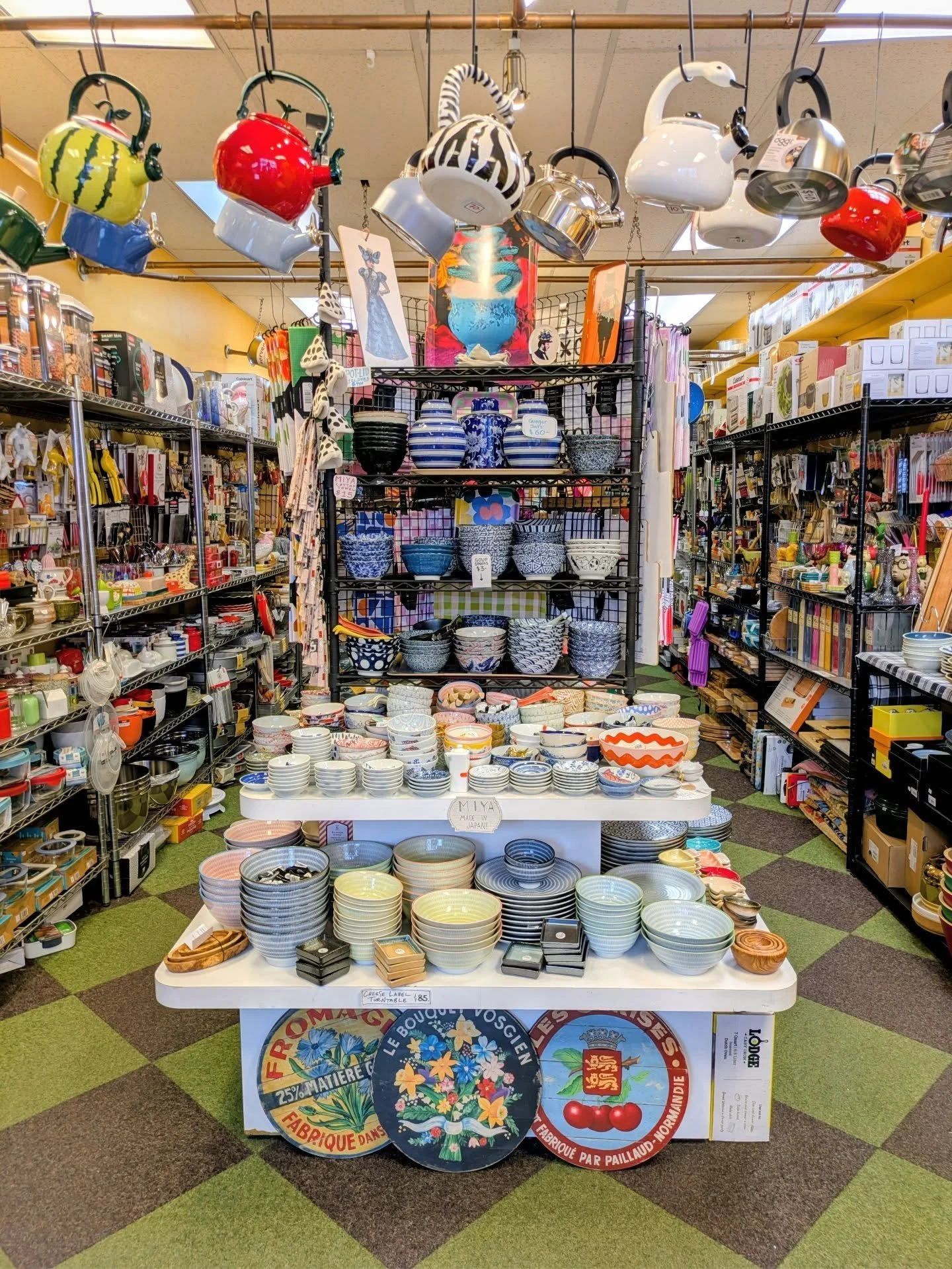 Good morning Jamaica Plain! It's Saturday, Kitchenwitch is open and stocked and music is bumping and we're here for you and all your holiday shopping needs! 
.
Open 10-7 Saturday the 13th
Open 11-6 Sunday the 14th
.
XOXO 
Kw