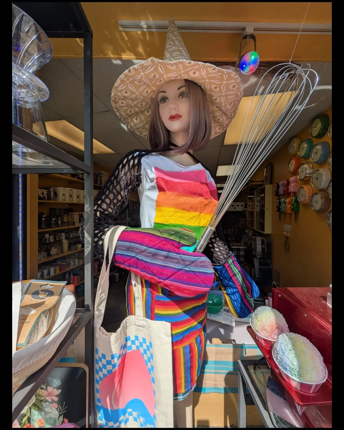 Peach tote, looooong whisk, rainbow spatula, and I ❤️ hot dads mug, Lynette is showing out for Pride month here at Kitchenwitch, and so are we! 🌈 💫🫶

XOXO the KW crew