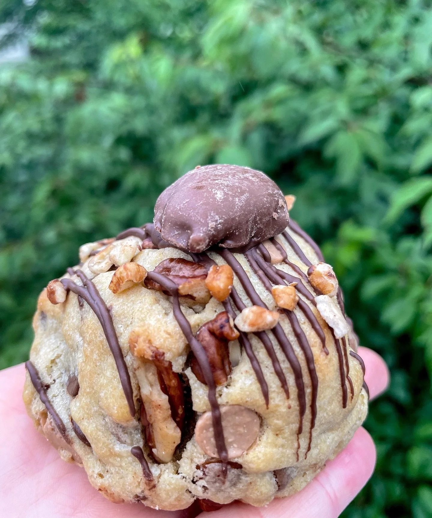 Sweeten up this gorgeous weekend by ordering cookies for yourself this month! We&rsquo;re sold out for this upcoming week, but the rest of the month has availability for back to school treats and last minute beach trip goodies! ☀️🍪
.
.
.
.
.
 #loudo
