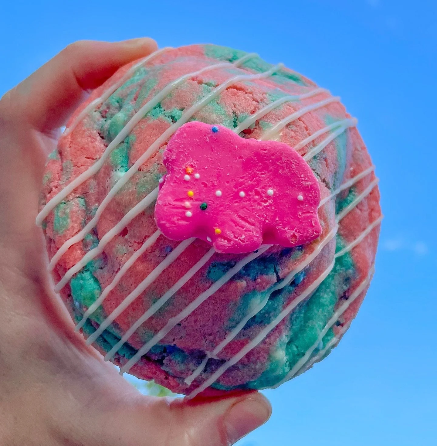 Last chance to order August cookies is today! We&rsquo;ll start announcing September flavors soon and open those orders up next weekend. Happy back to school week to all who celebrate! 📚🚌✏️🍪
.
.
.
.
.
 #loudouncounty #leesburgva #loudouncountyva #
