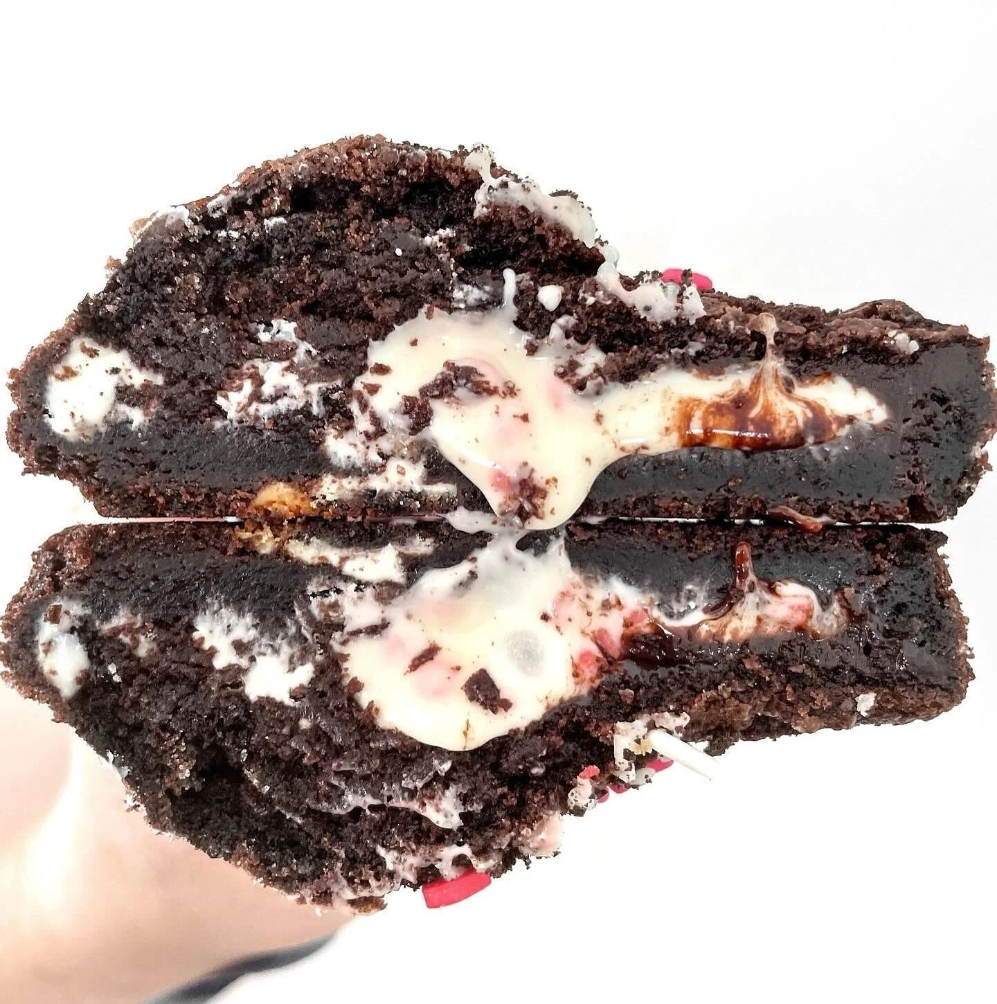 February orders open this Sunday night at 8pm!! Get your Valentine&rsquo;s orders in and don&rsquo;t forget to grab a few of these delicious XOXOreo cookies! 💕

This rich chocolate cookie base is filled with lots of white chocolate chips and stuffed