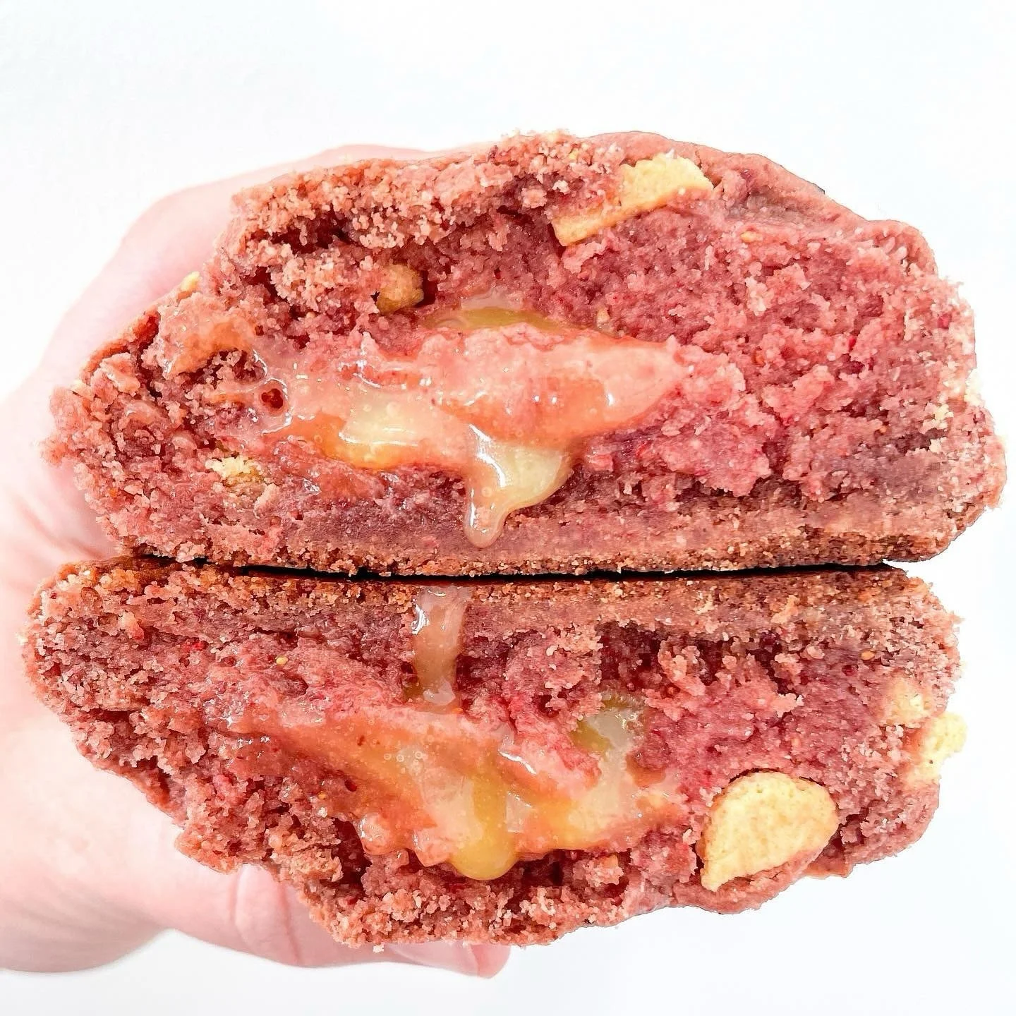 May orders will open on Sunday (tomorrow) night at 8pm and Strawberry Lemonade is back!! 

This sweet strawberry cookie is mixed with lemon Oreos, stuffed with a tart lemon curd, and topped off with a strawberry lemonade drizzle and a sprinkle of cru