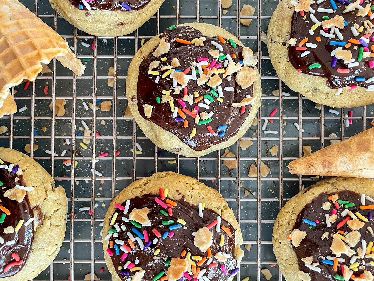 What&rsquo;s better than an ice cold sundae topped with fudge on a hot day? Only maybe this Hot Fudge Sundae cookie! 🍨🍪

This French vanilla cookie is stuffed with gooey hot fudge, loaded with chocolate chips and peanuts, and topped off with even m