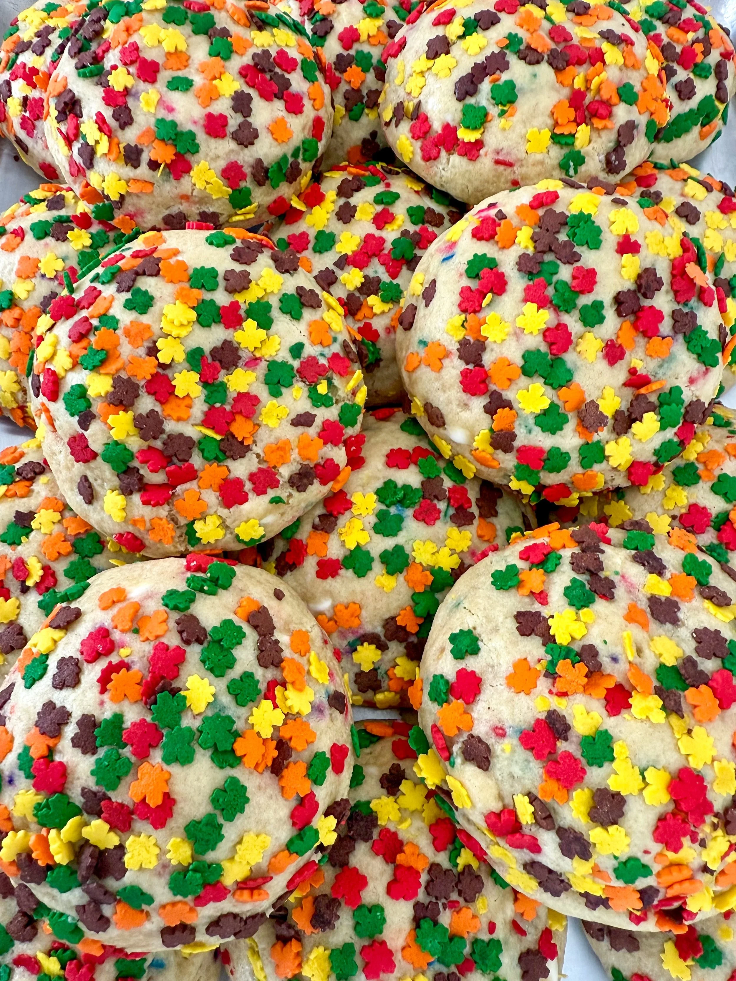 Come and see us tomorrow starting at 8:30am to celebrate @bkd.bagels Brambleton location&rsquo;s one year birthday!!! 🍪🍪🍪 In addition to our cookies, there will be a Swedish candy pop-up and a balloon artist (and of course delicious bagels)!