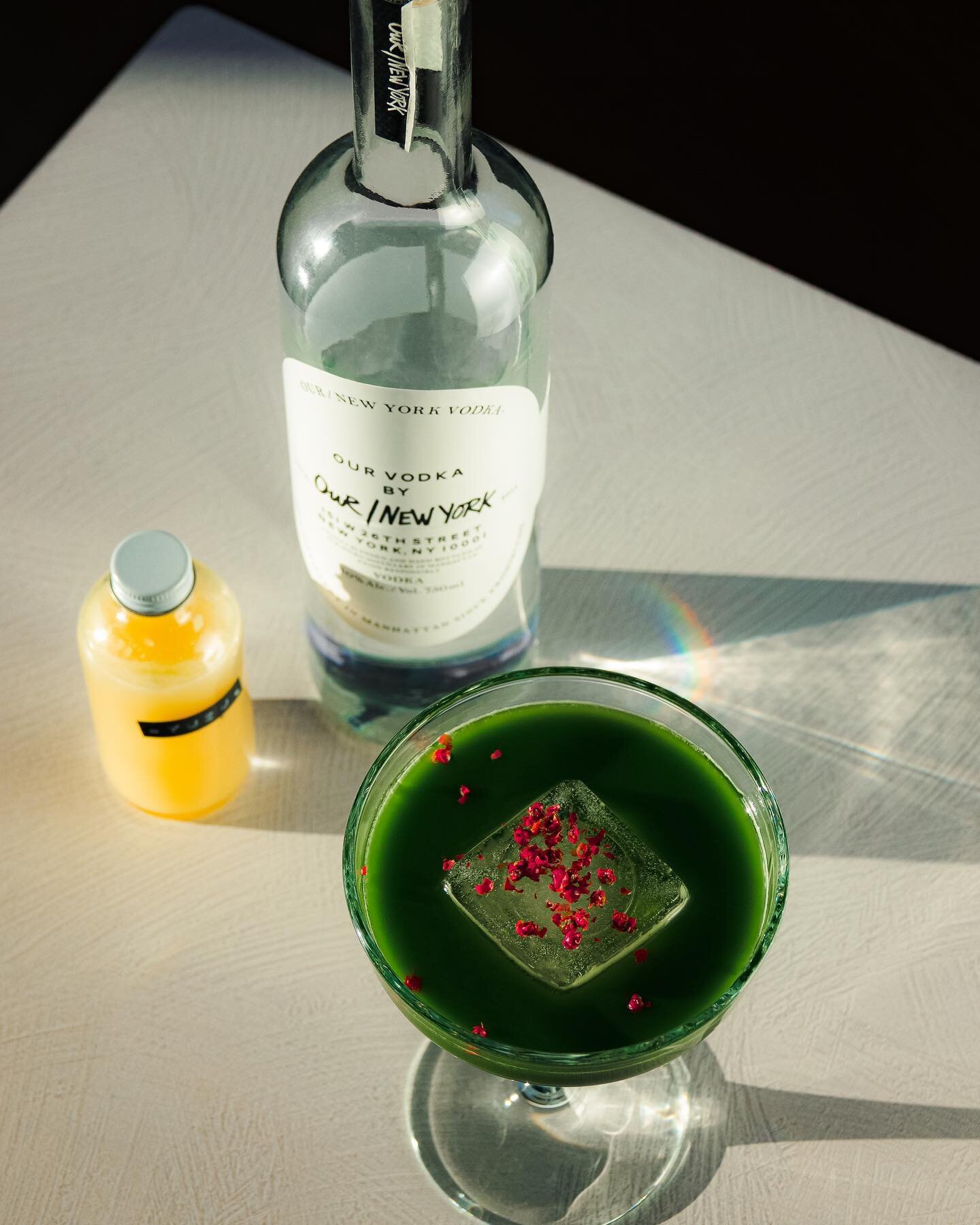 Looking for the perfect easy drinking cocktail? My 𝕄𝕒𝕥𝕔𝕙𝕒 𝕐𝕦𝕫𝕦 ℂ𝕠𝕔𝕜𝕥𝕒𝕚𝕝 recipe is finally up &mdash; link in bio 🍵