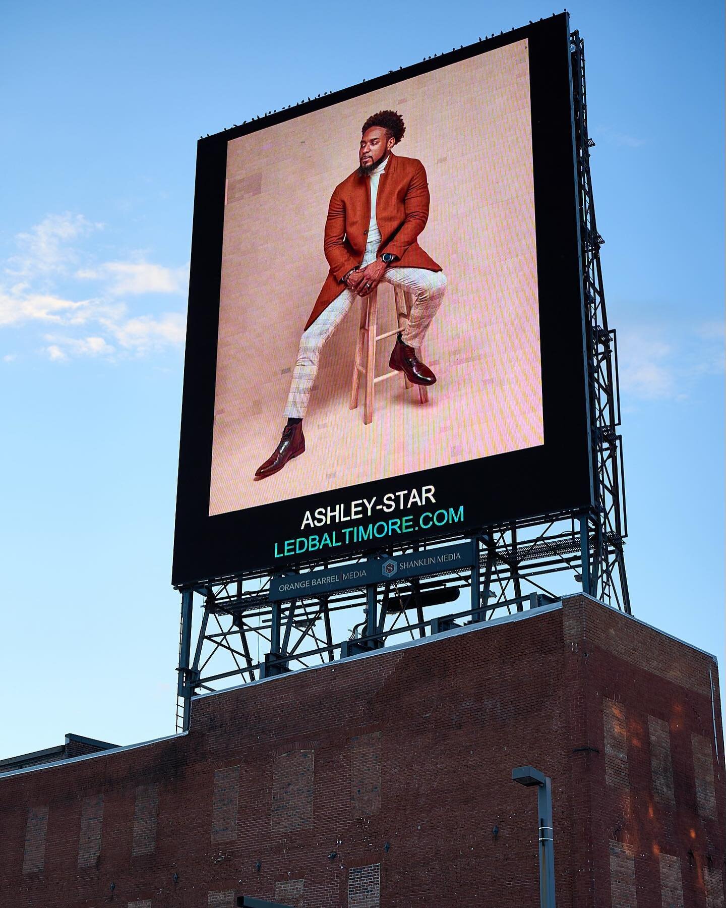 &ldquo;Uptown is for people who have already done something. Downtown is where they&rsquo;re doing something now. I live uptown but I love downtown.&rdquo; ~ Andy Warhol

Styled by the great @ashleystarstyle
Shot by @naaman.brown

#grateful #familyfi