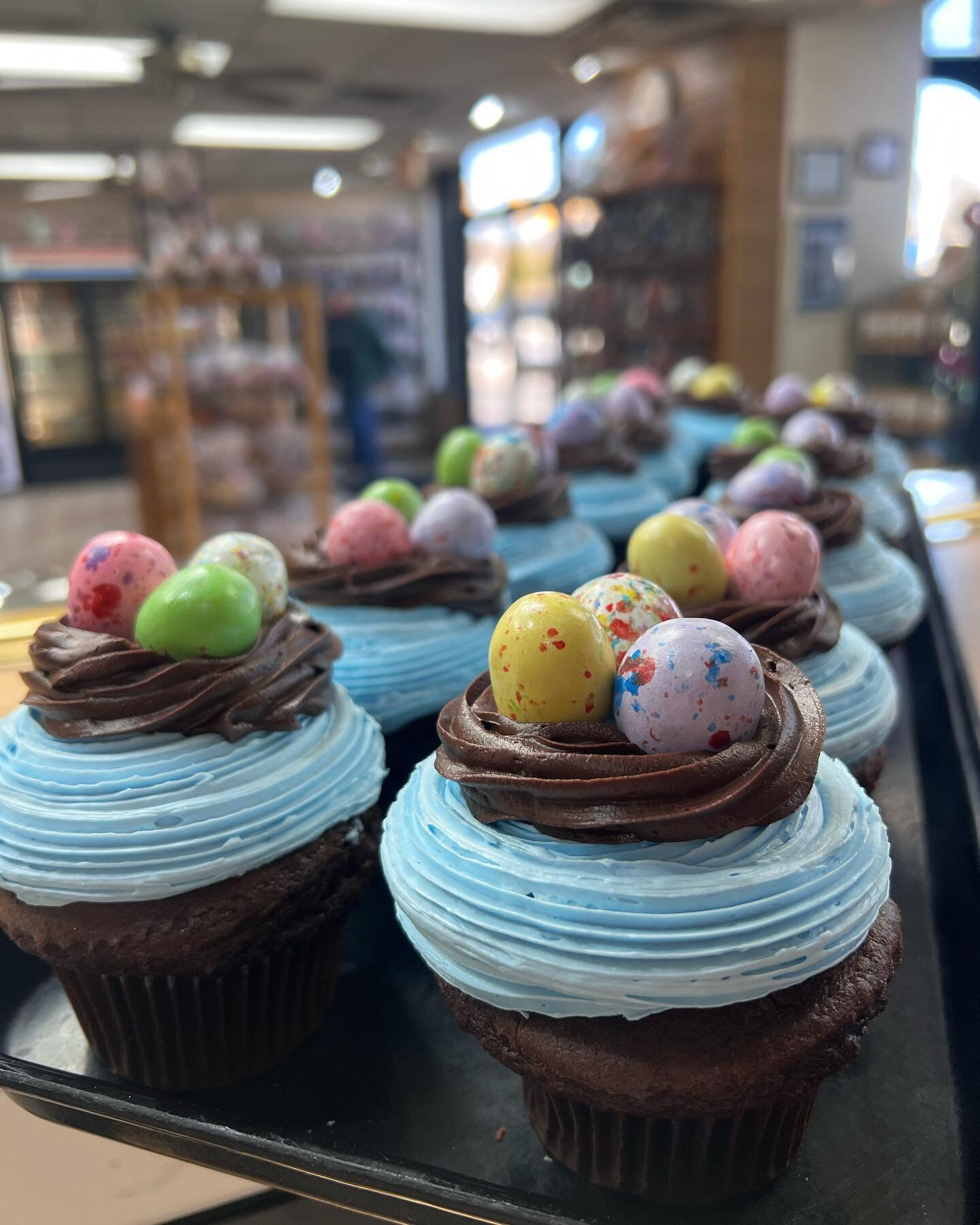 Easter is only one week away! Stock up on some of our yummy cupcakes! 🧁 🐰 🐣 
-
-
#easter #happyeaster #bakery #longisland #bunnybutts #cupcake