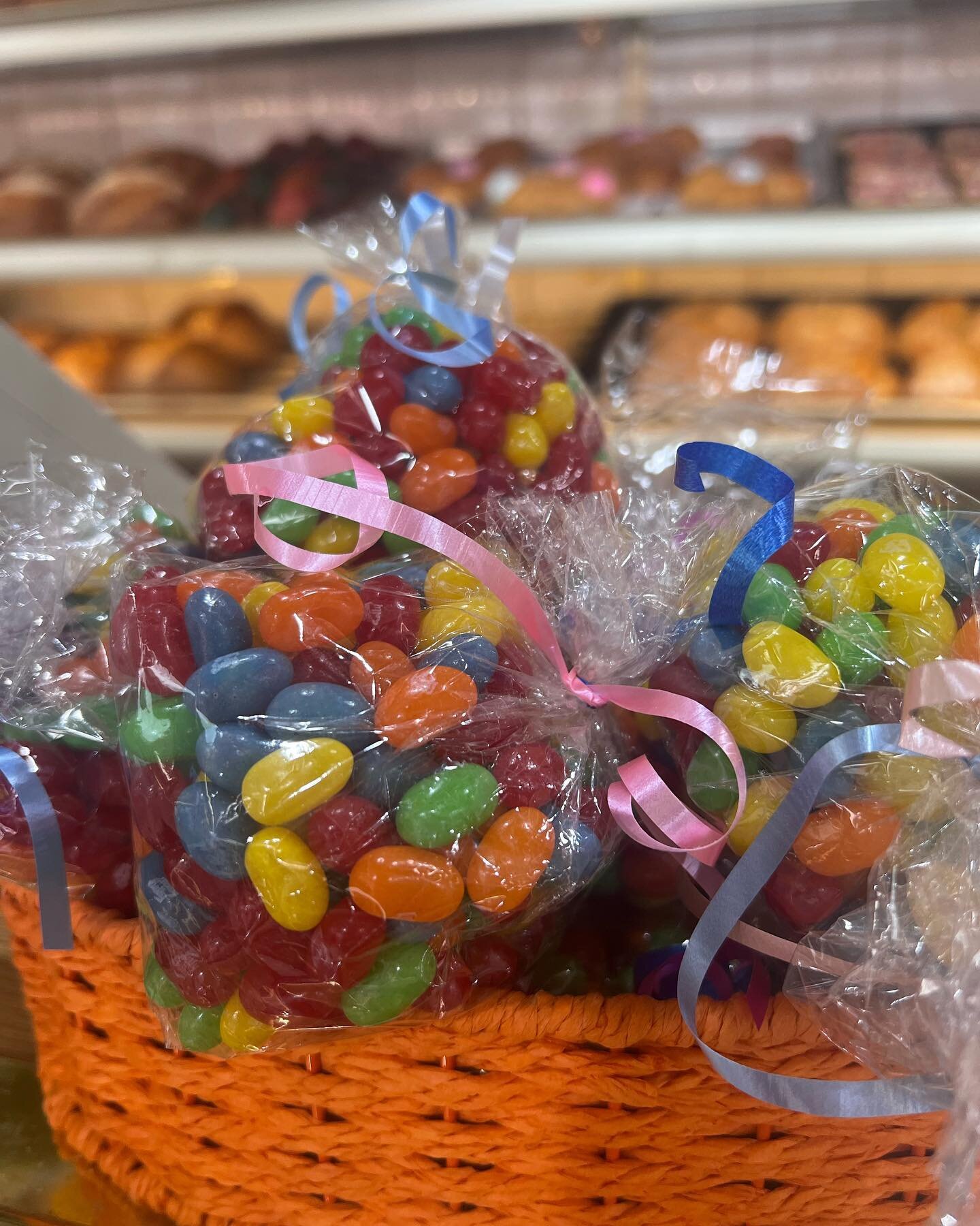 Fill your Easter baskets with the best kind of goodies! We have Easter candies, jelly beans and chocolate bunnies! 🐰 🍫 
-
-
#chocolate #easter #happyeaster #easterbunny #bakery #longisland