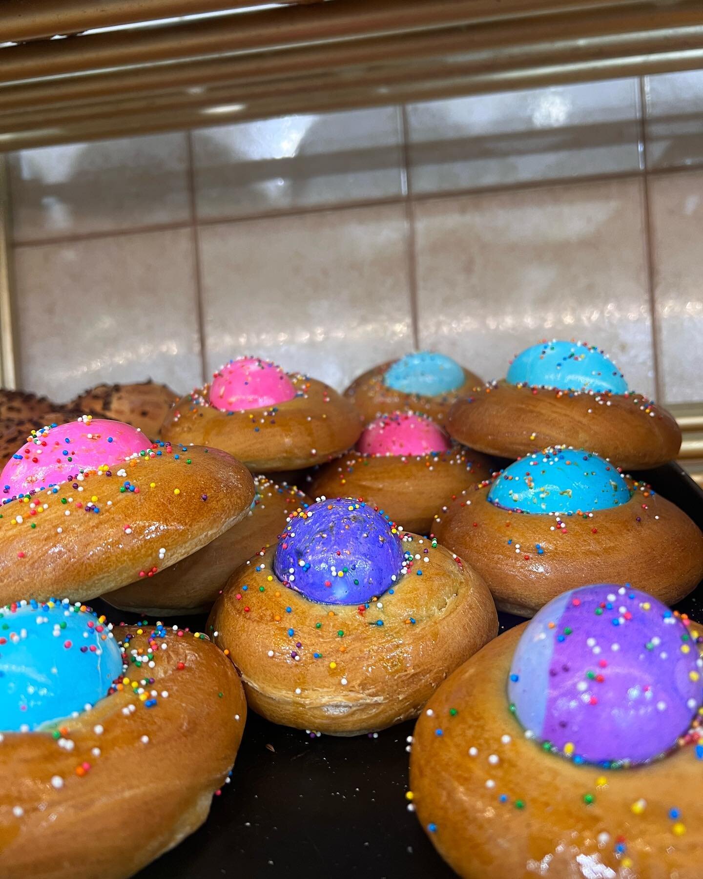Easter egg bread! Make sure to come grab some before we close! We are here until 2pm! 🐥 🐰 
-
-
#eggbread #easter #happyeaster #bakery #longisland