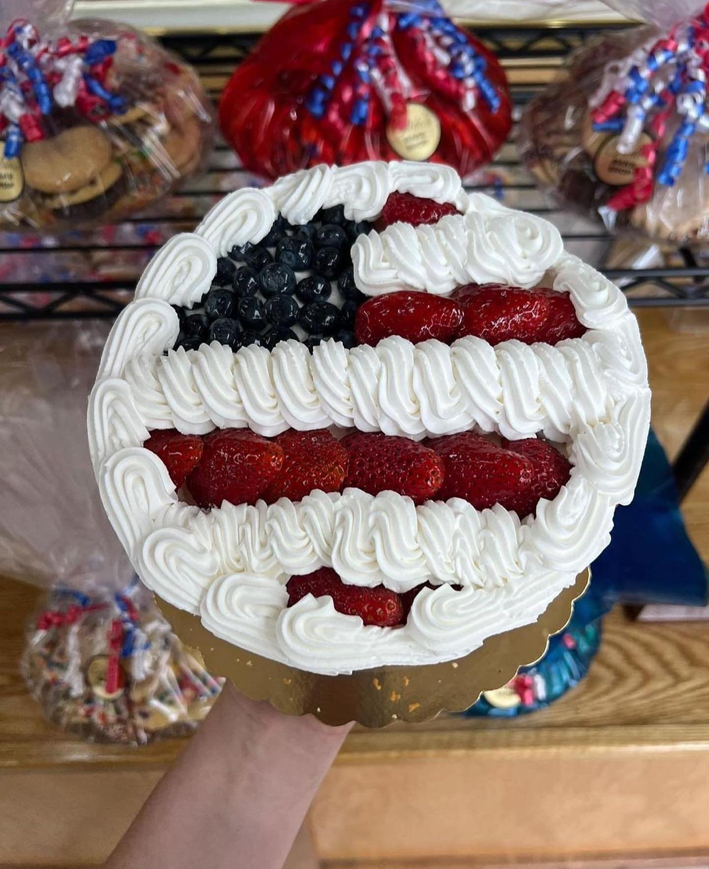 Every Memorial Day BBQ needs a fresh fruit flag cake to get festive! 🍓🍰 Yellow cake, whipped cream topped and filled with blueberries and strawberries😍🇺🇸
-
-
#flagcake #memorialdaycake #bakery #longisland