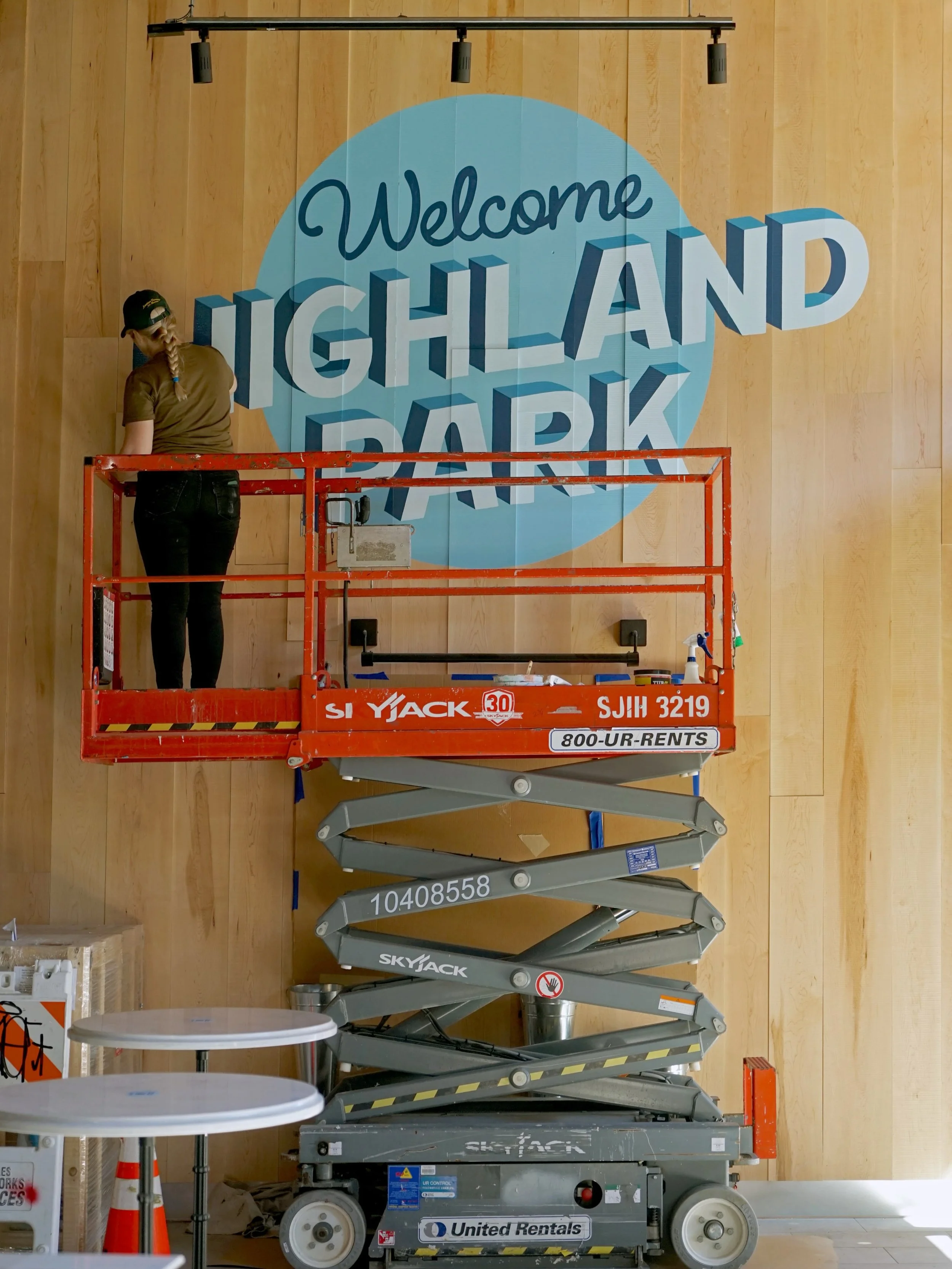 For Mendo Highland Park I got the opportunity to design 3 different surfaces! 

This project expanded organically into multiple parts. The mural, the construction barriers, and a free opening day tote bag which actually was a preliminary design inspi