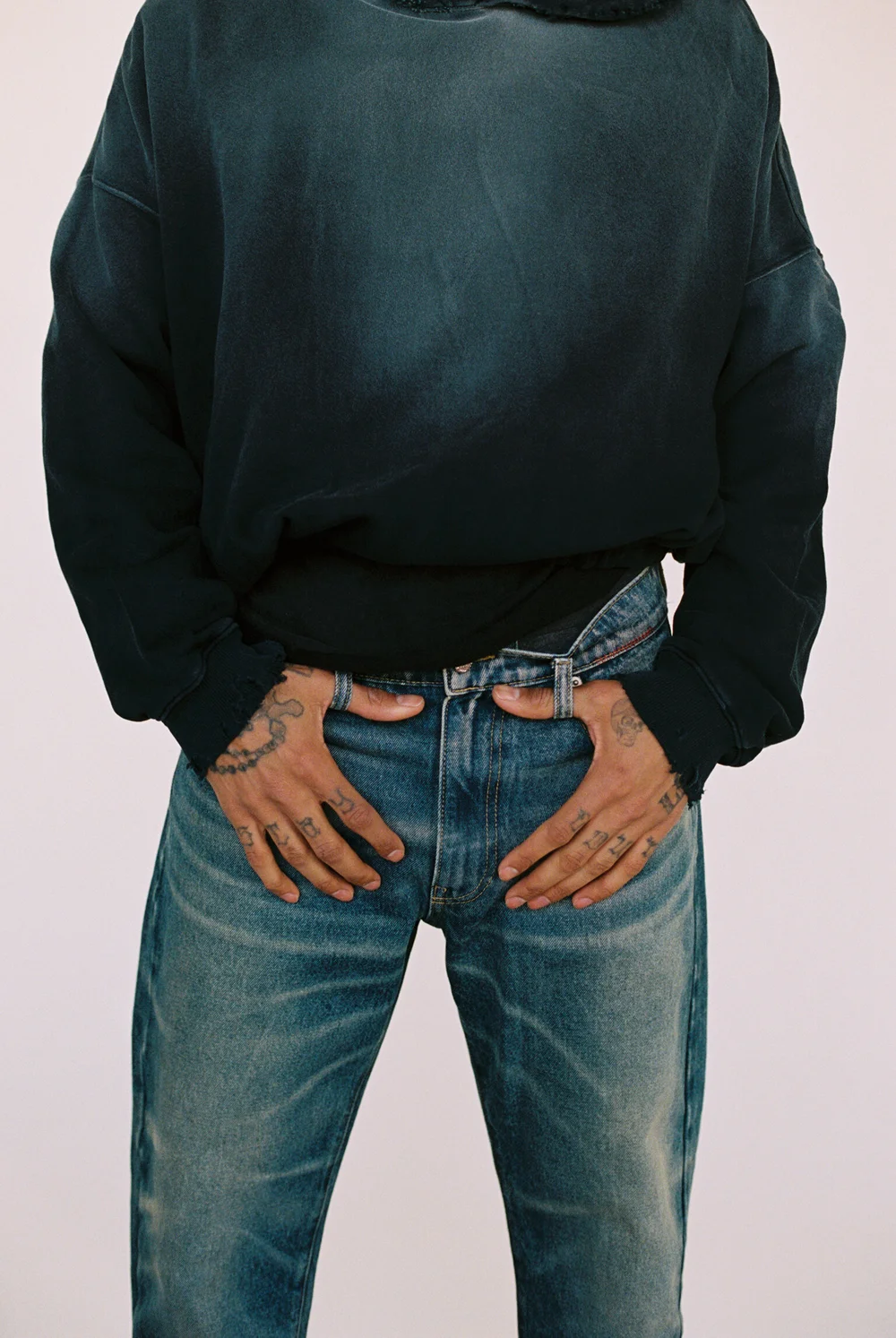 OVERSIZE ELASTIC CROPPED HOODIE / AGED BLACK — MOOJIMOOJI