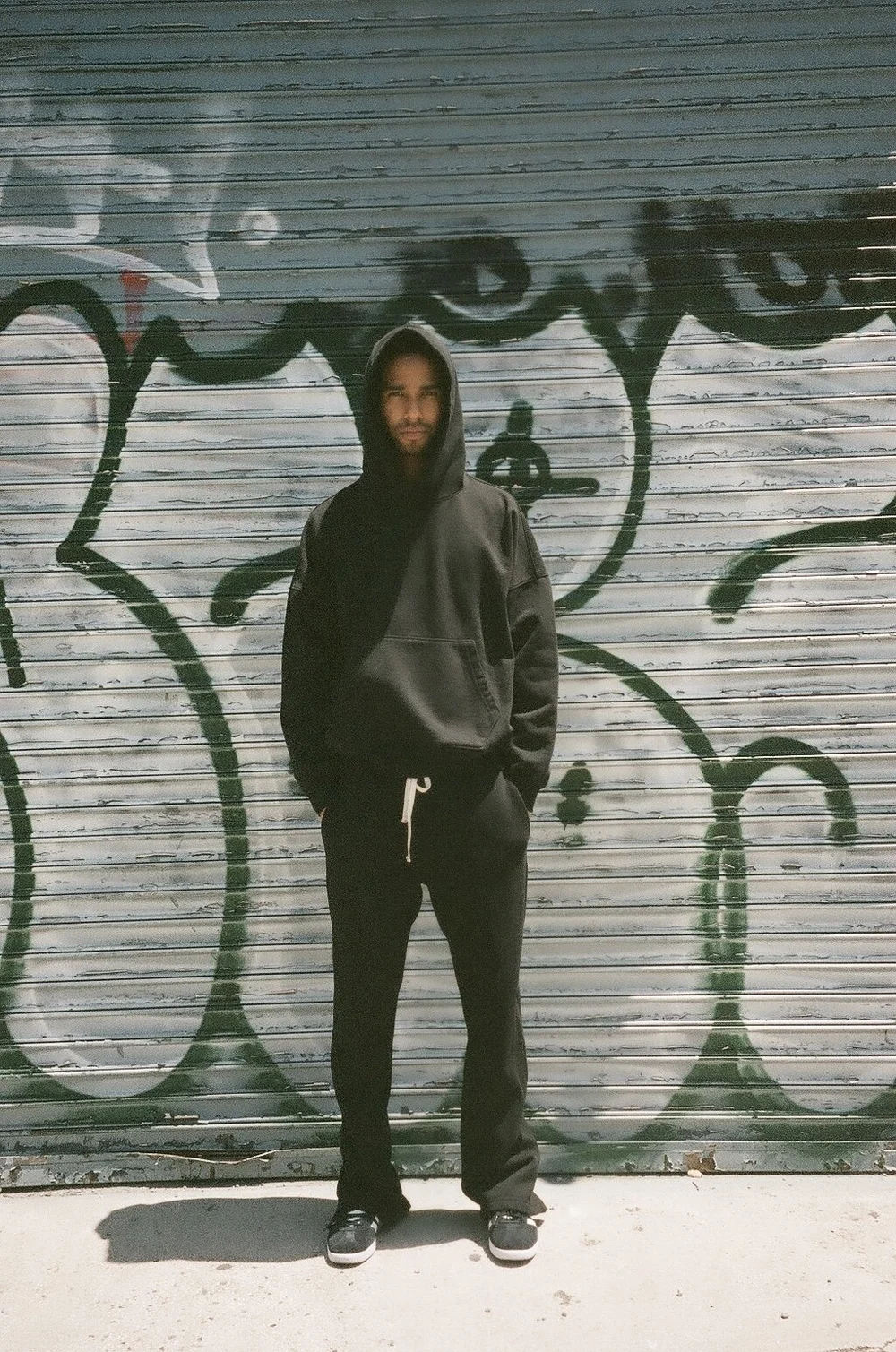 OVERSIZED CROP HOODIE ORGANIC BLACK — MOOJIMOOJI