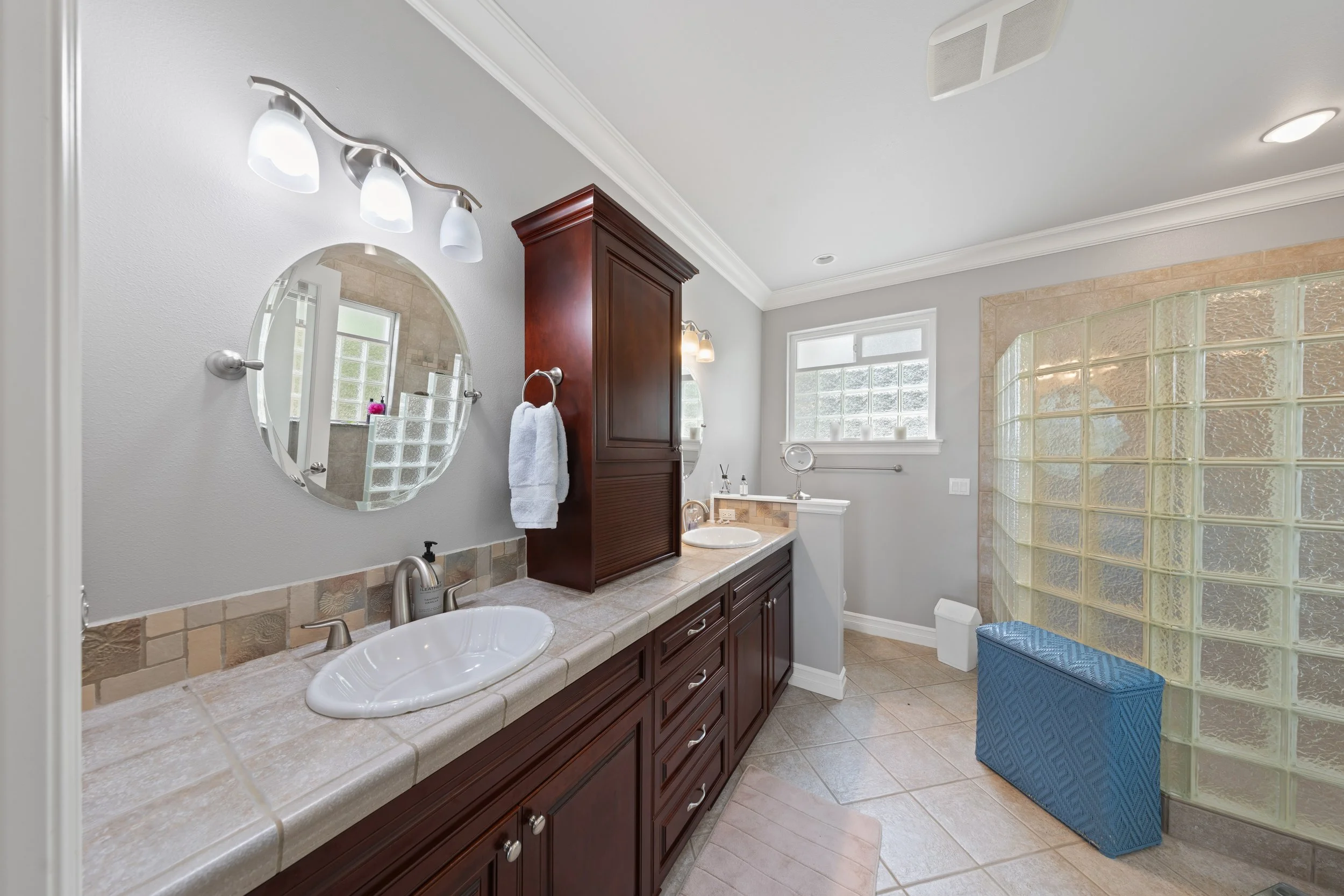 880 Shoshone Dr-12.jpg