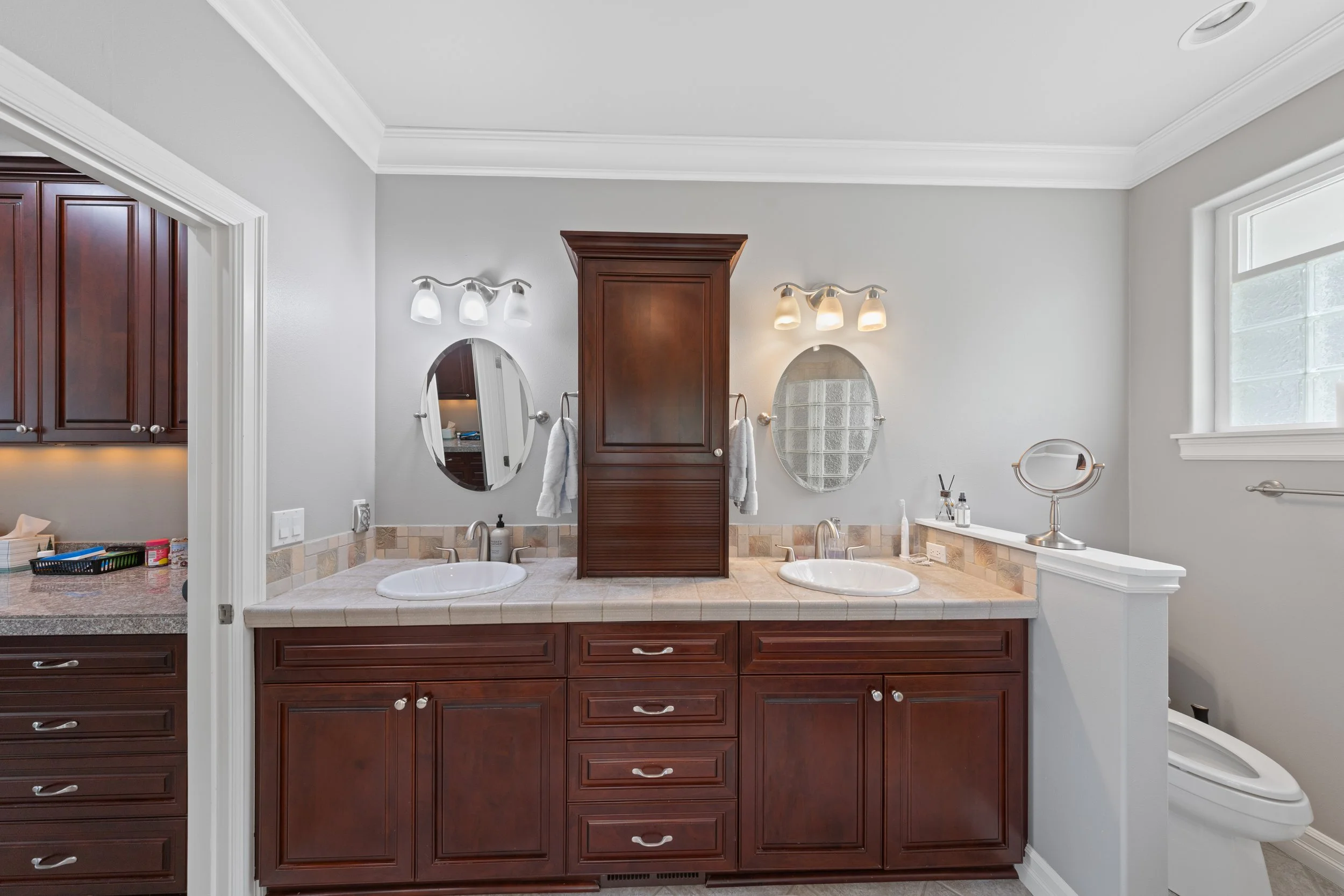 880 Shoshone Dr-13.jpg
