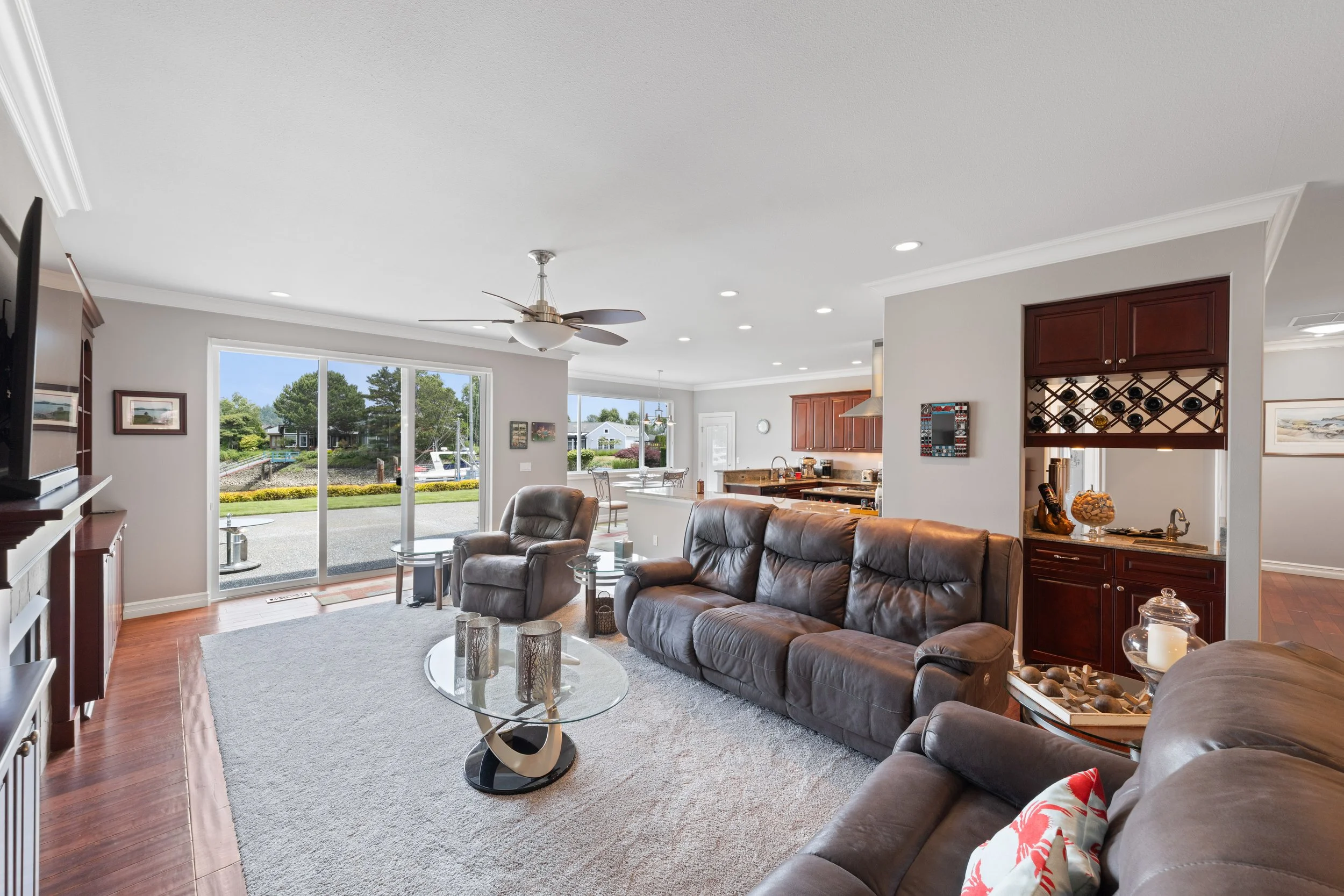 880 Shoshone Dr-17.jpg