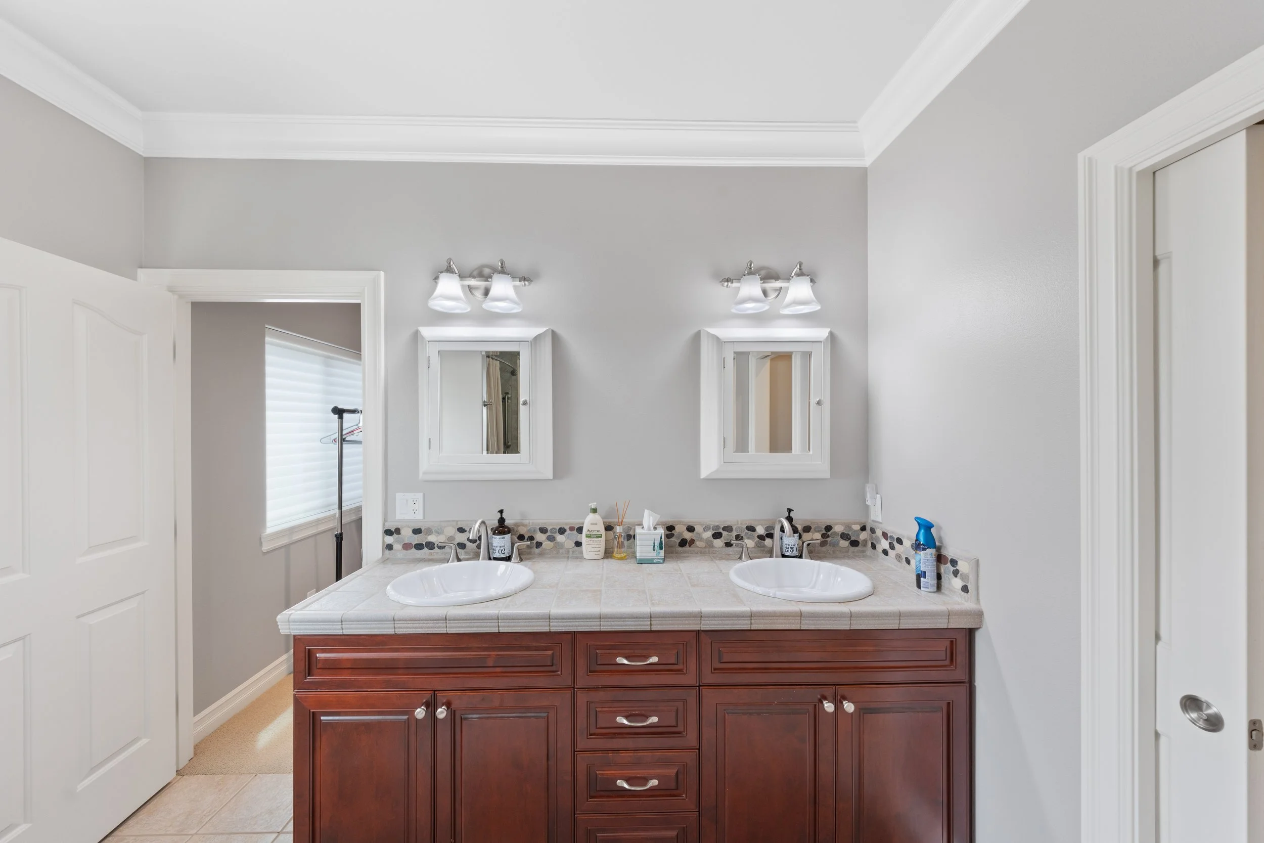 880 Shoshone Dr-33.jpg