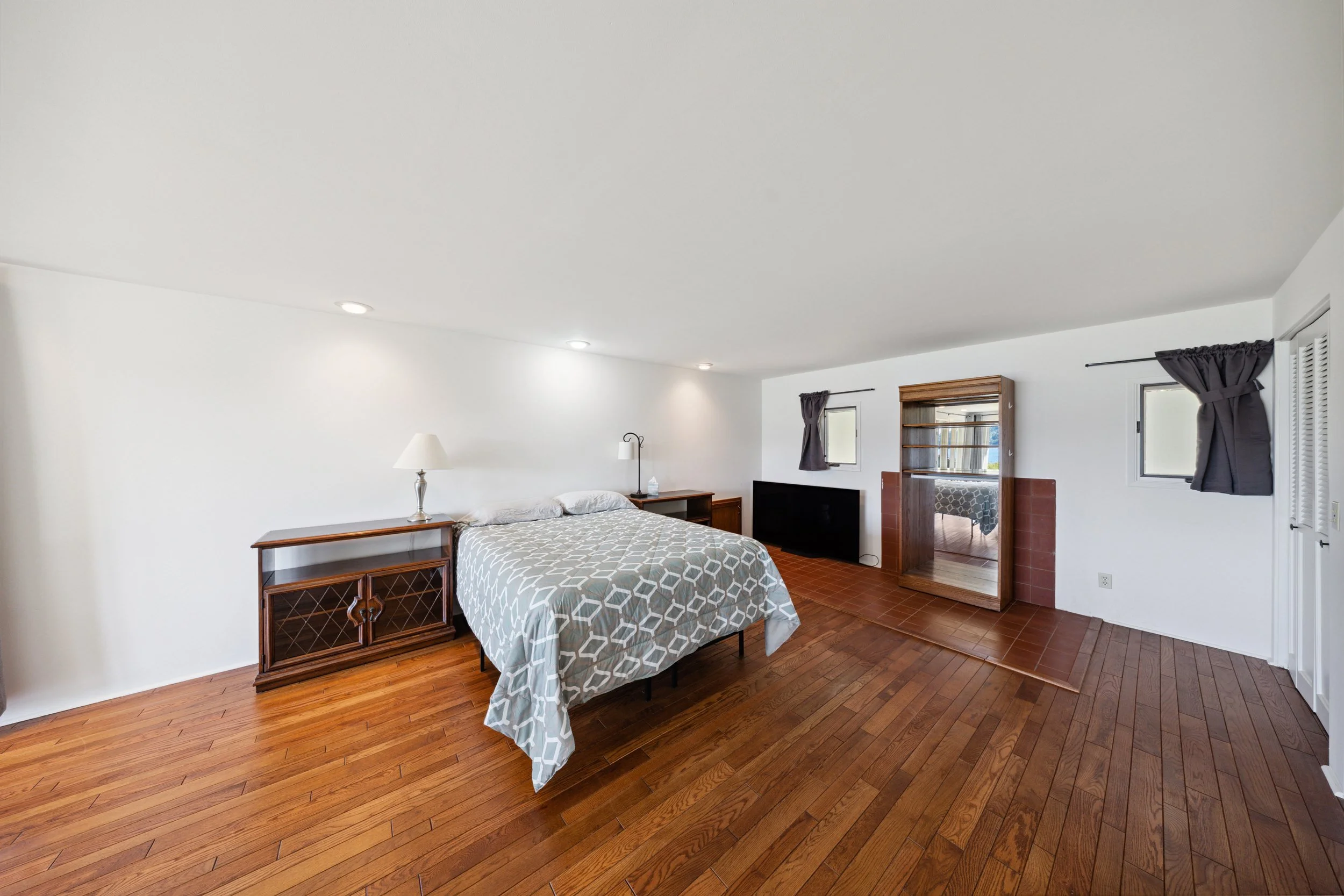 4448 South Shore Dr-29.jpg
