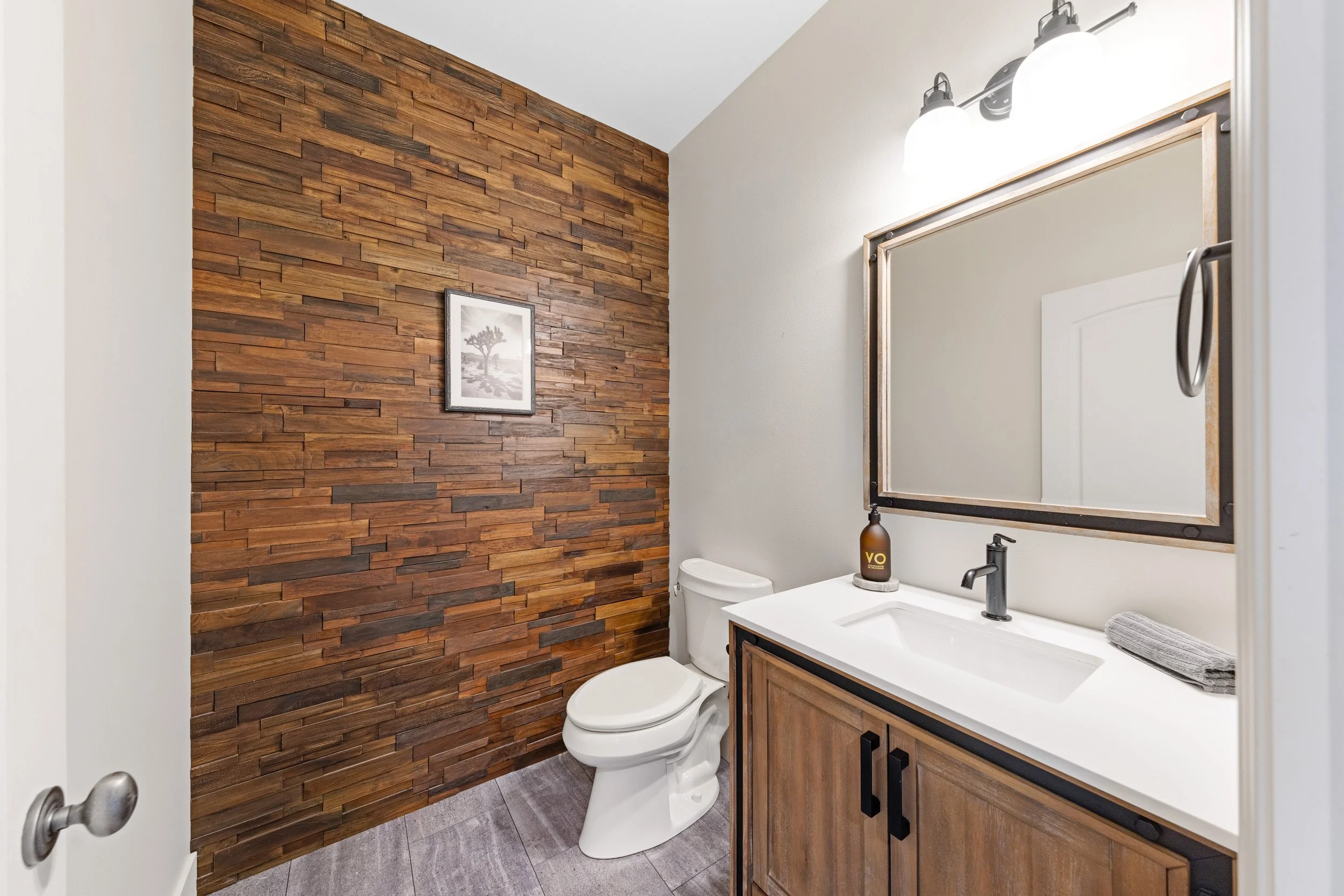 6608 Ivy St-41.jpg