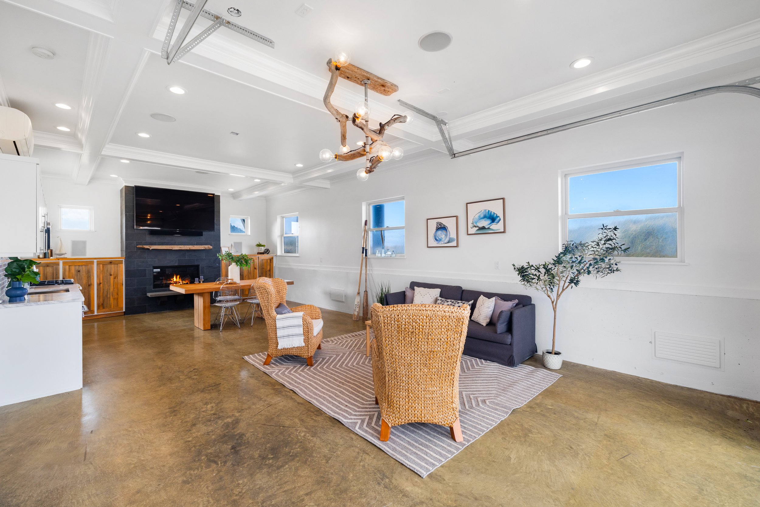 4749 Surfcrest Drive-13.jpg