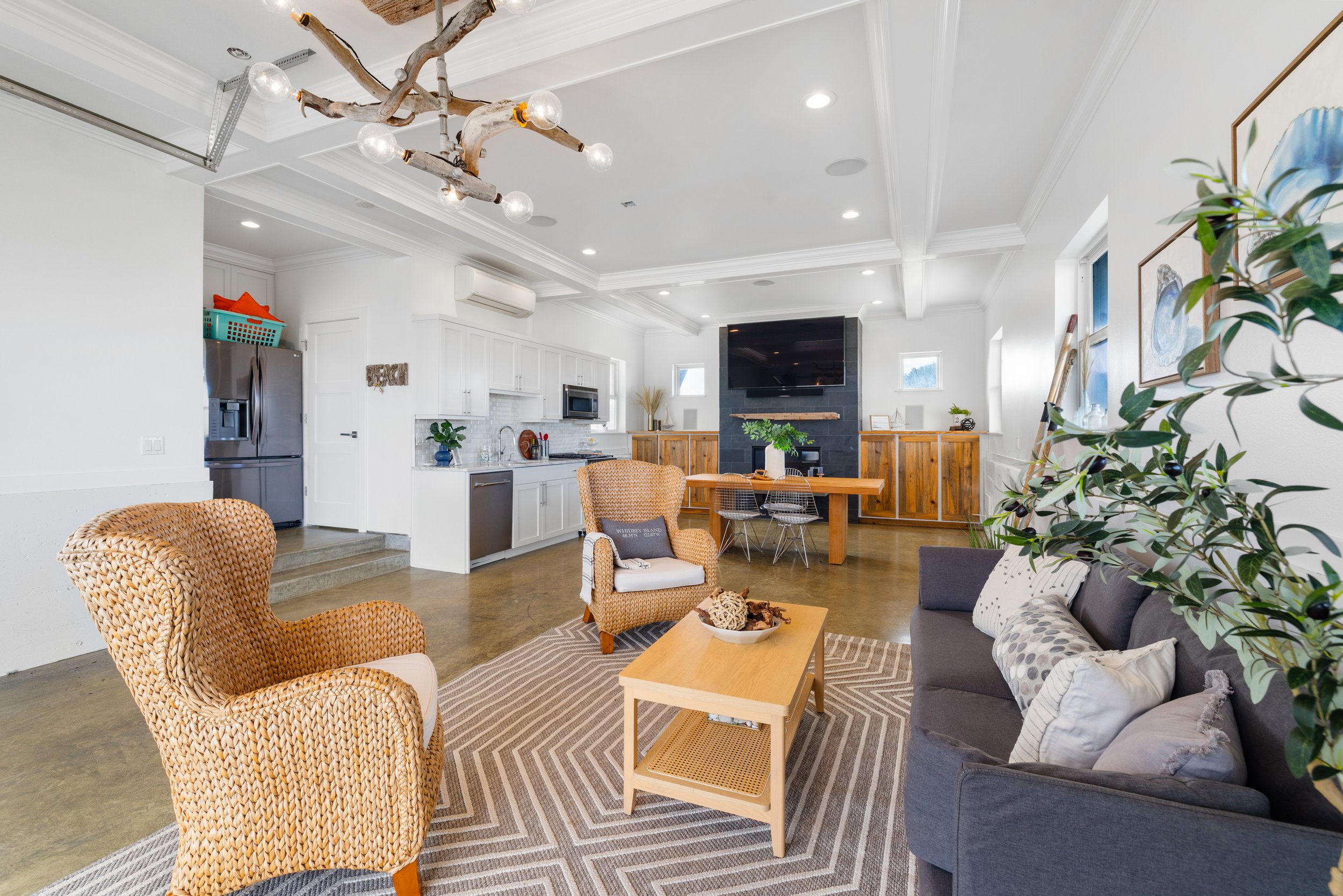 4749 Surfcrest Drive-15.jpg