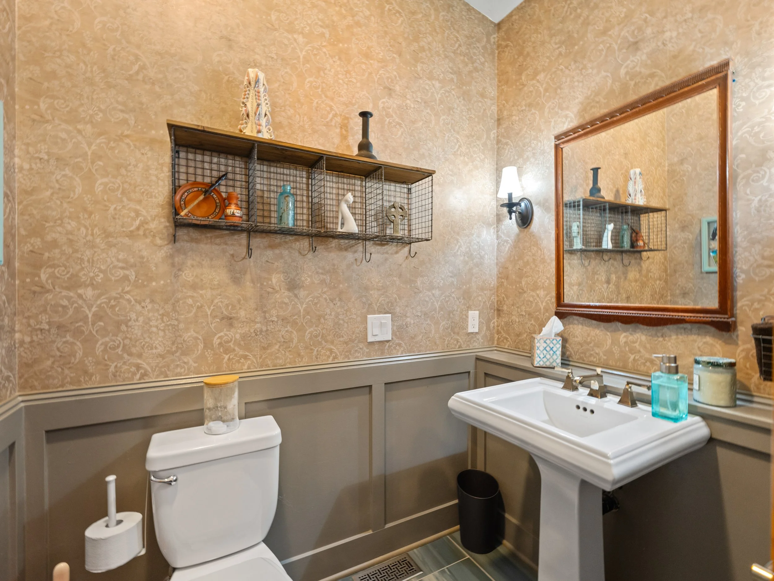 1351 Crestview Dr-16.jpg