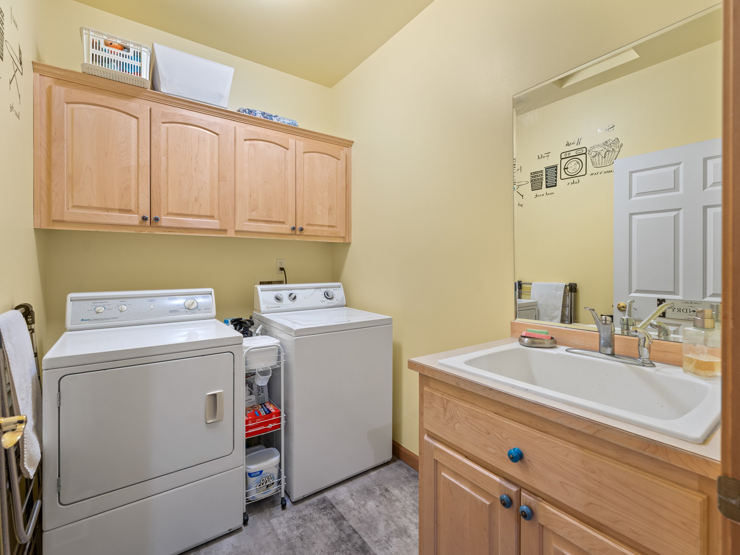 1351 Crestview Dr-29.jpg