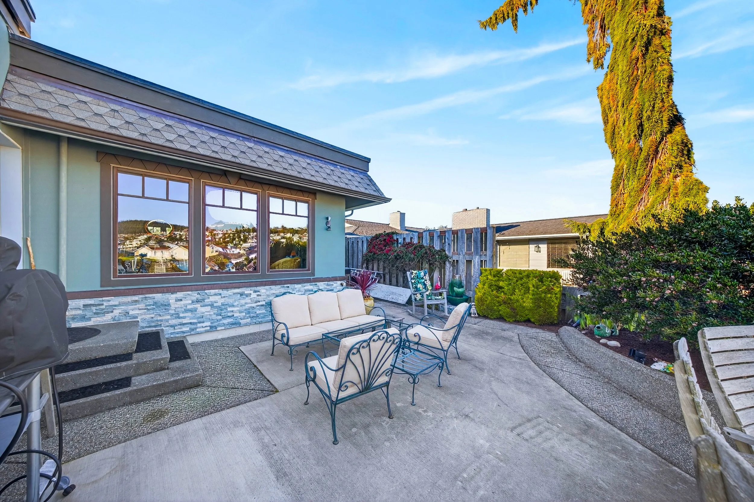 1911 Bay Place-2.jpg