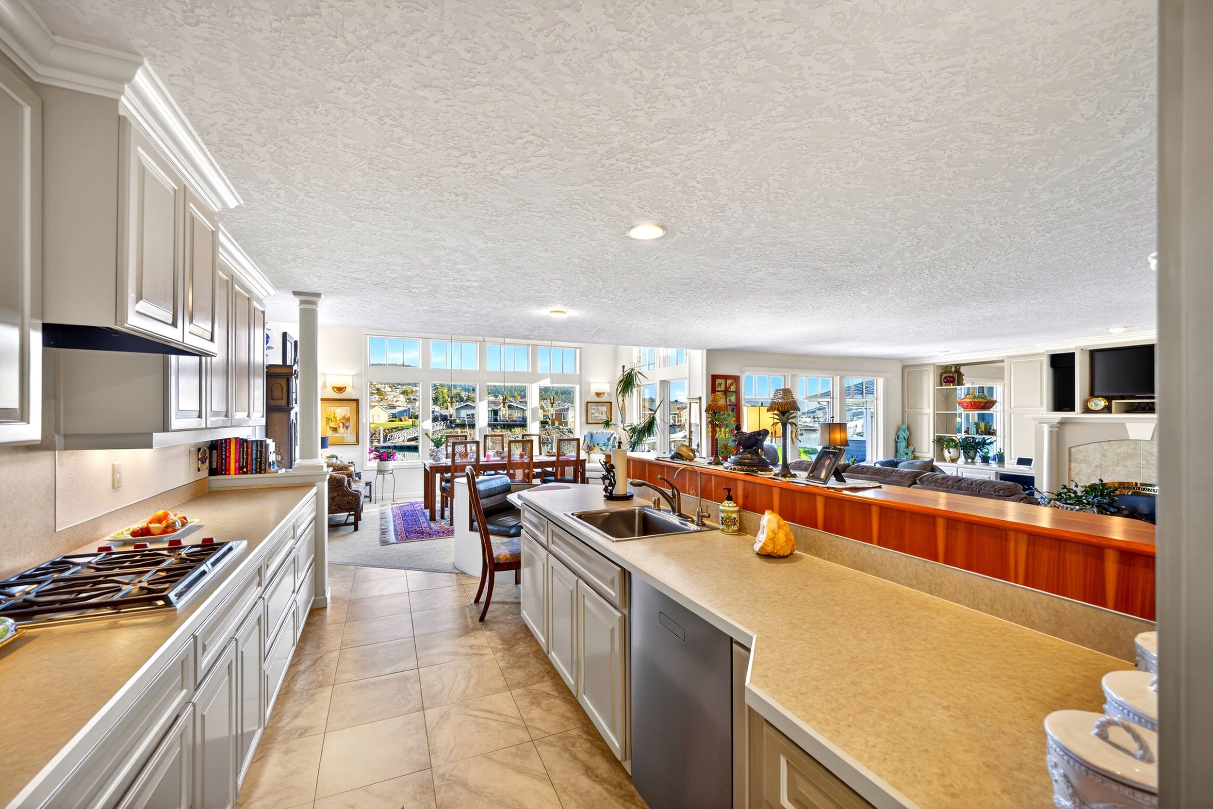 1911 Bay Place-46.jpg