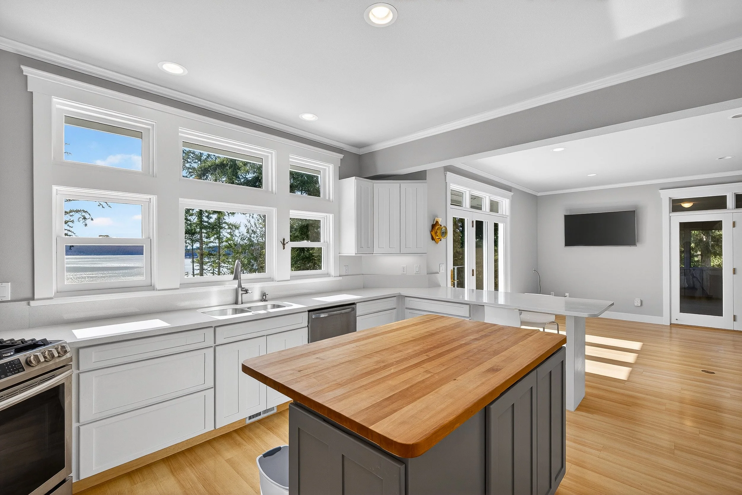 8651 Turners Bay Place-28.jpg