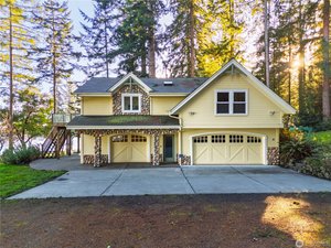 How Team Kelli Lang Helps Clients Navigate Oak Harbor Locations