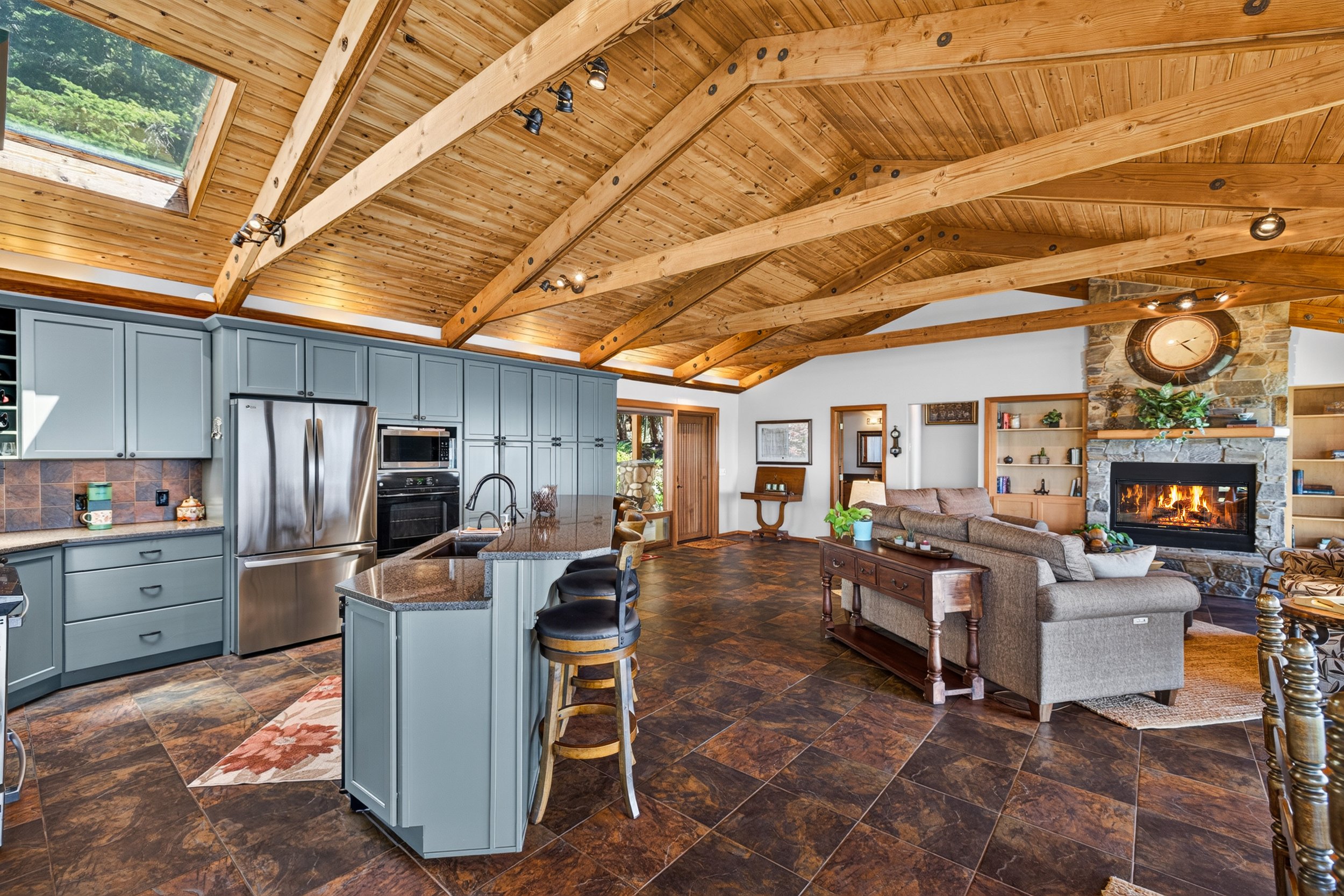 14122 Ervine Rd-12.jpg