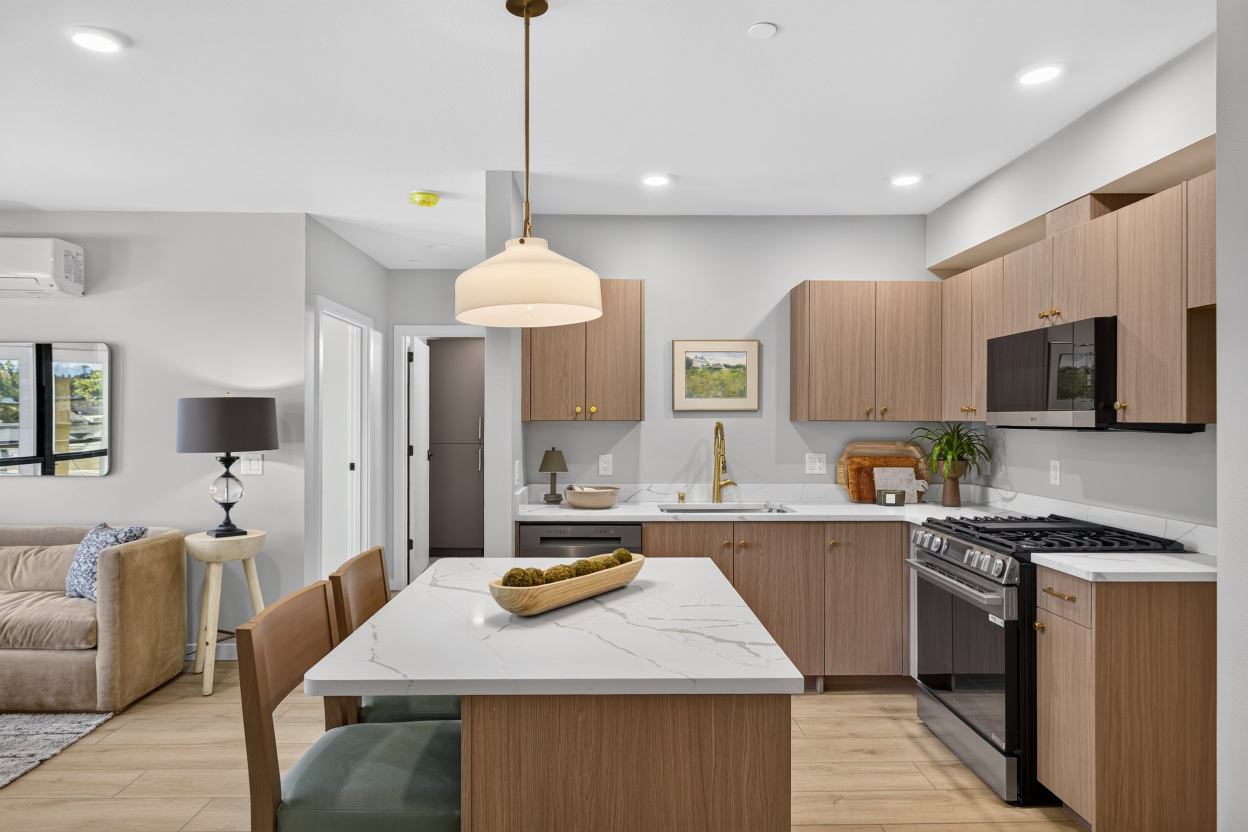 306 Center Street Unit 301 and 304-2.jpg