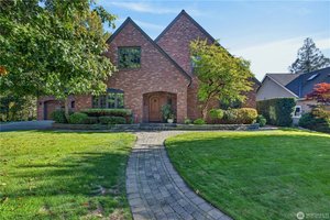 How Team Kelli Lang Uses Local Location Knowledge to Benefit Buyers