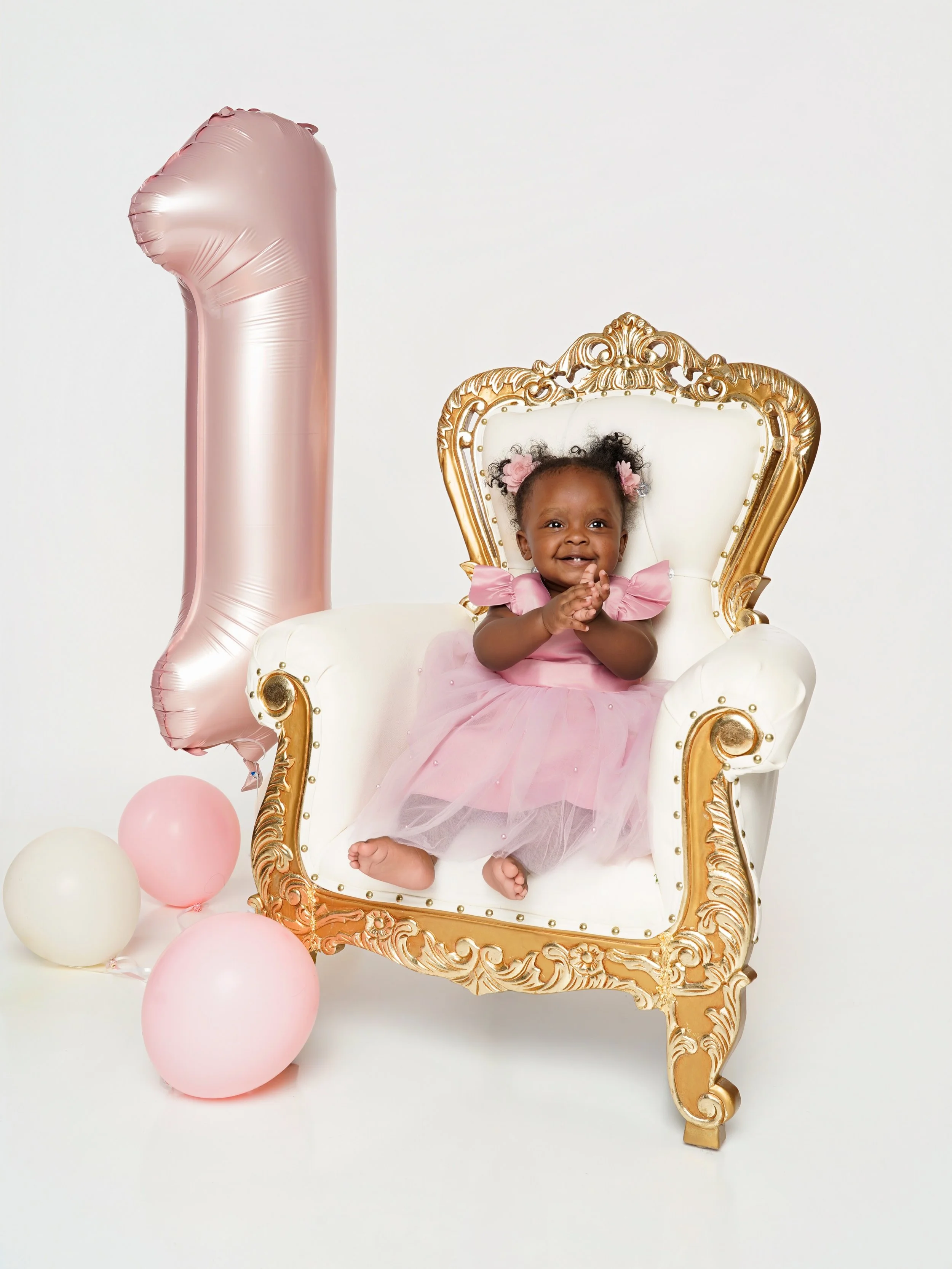 What a doll 😍🧁 happy 1st birthday!! #birthday #firstbirthday #sosweet #perfect #adorable