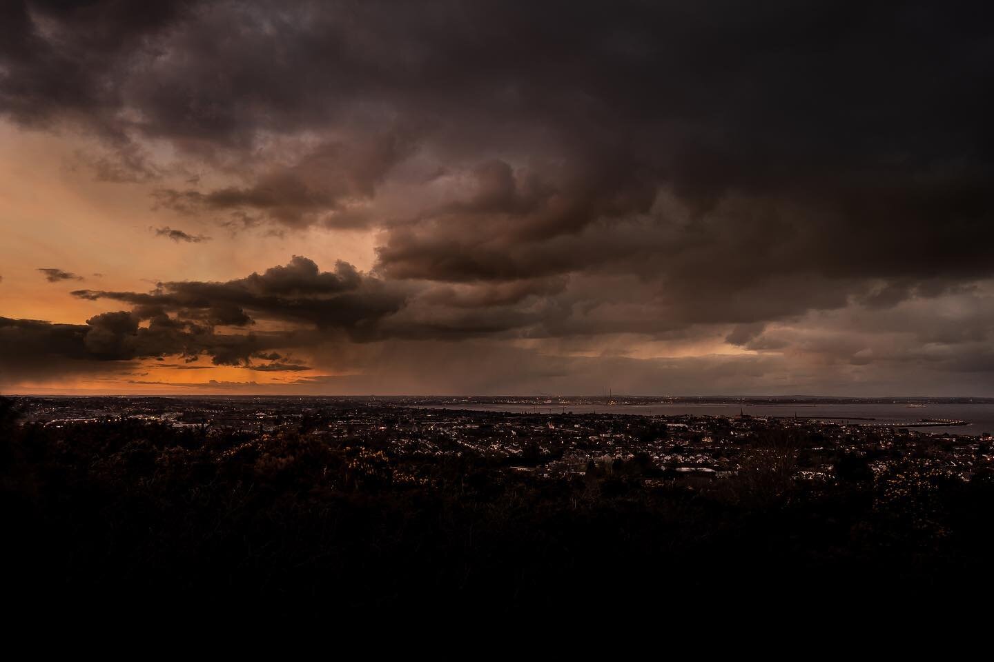 Some moody skies rolling in over Dublin City last night #lovindublin #dublin #dublinireland