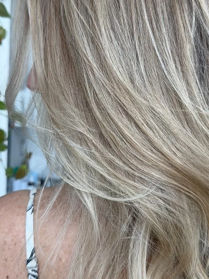 9-4 + 9,5-49 is *chefs kiss* for a muted, yet, bright blonde. Why would we want muted? To have a different reflection that doesn’t scream platinum/bright.
As we stare at ourselves in the mirror we can start to get bored. It’s fun to play
