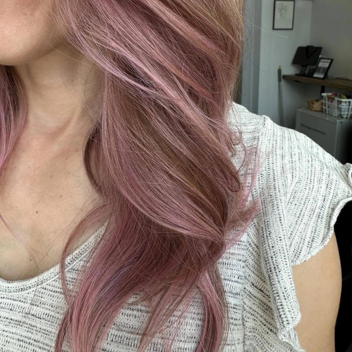 Close up of pink on darker blonde + lighter blonde ππ
Love @schwarzkopfusa for that nice shine and easy fade out