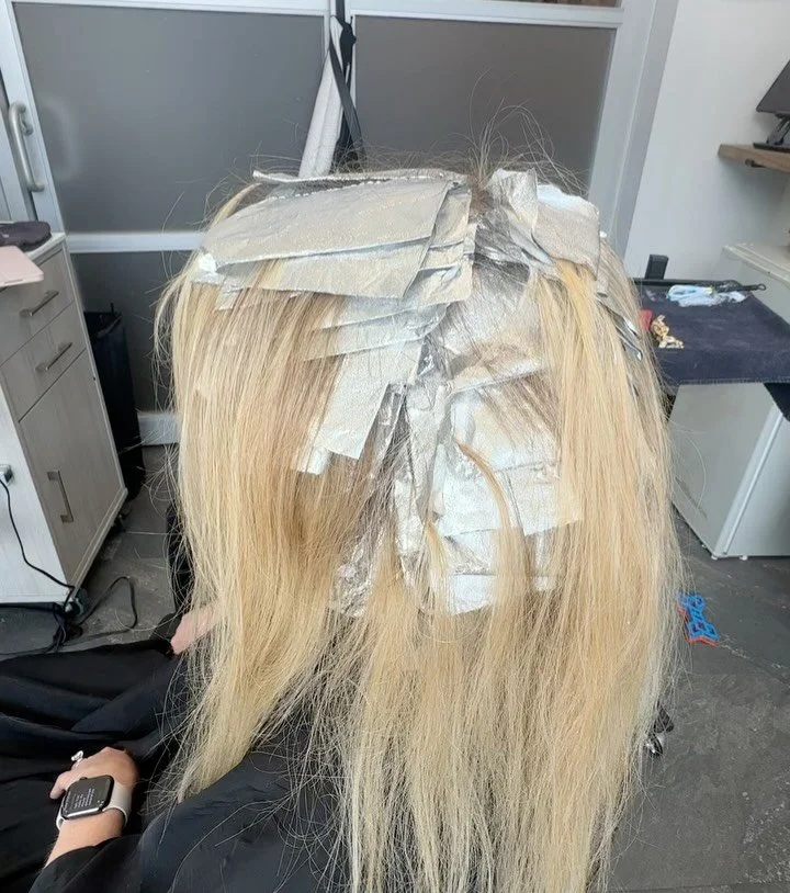 My fav caption for her is *becky with the good hair*
All her hair!!! It’s so thick and long I always end our session saying wow it looks like a wig! Because her hair is naturally beautiful.
She keeps up her blonde every 3 months and we don&r
