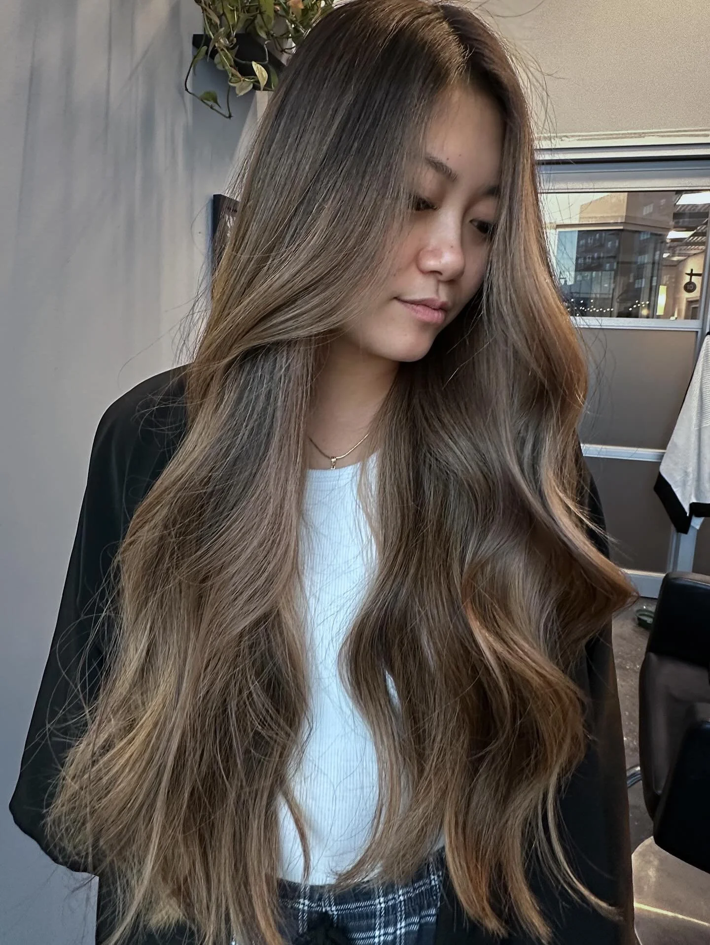 Long over due post of our first session to being a milk tea baddiieeee after putting dark dye on her ends and being a semi split dye. Lol patience!