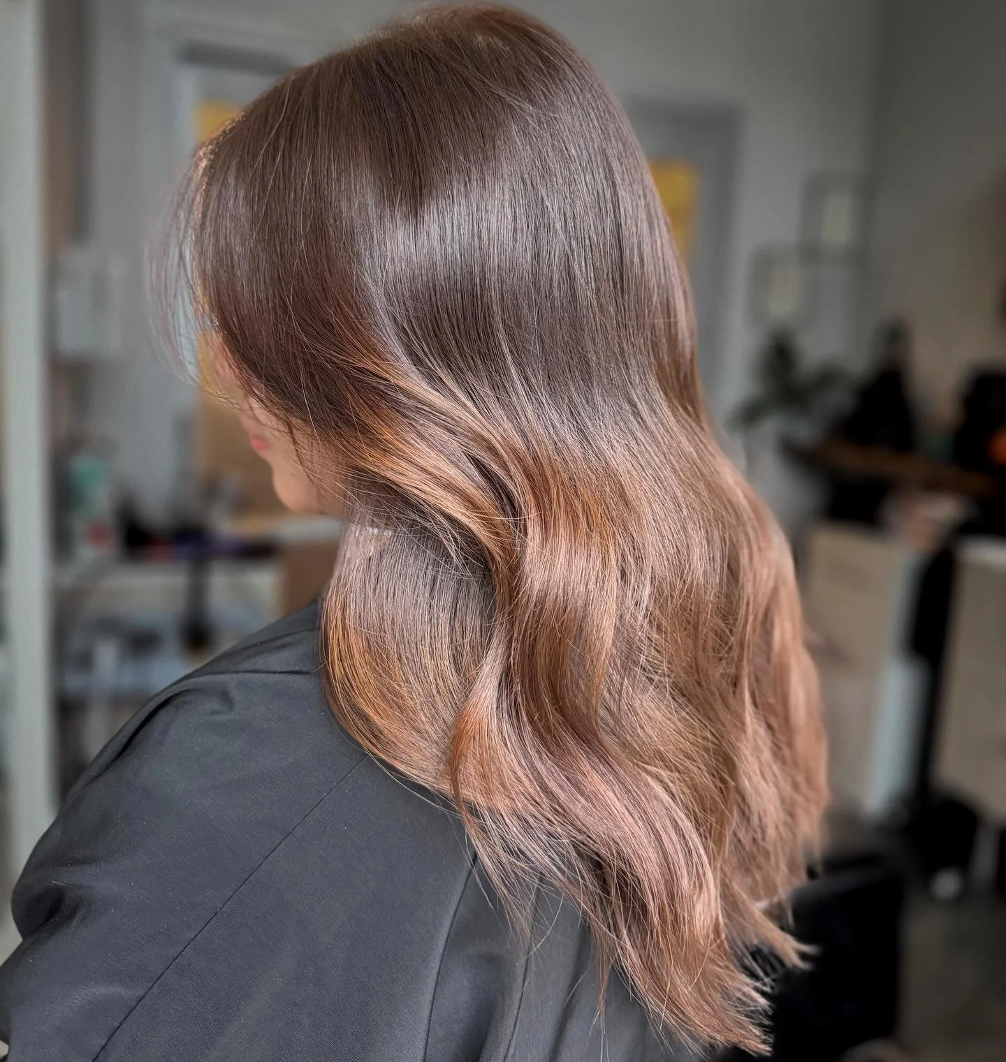 A base break and toner toooo ofc tone down her ends. I think based breaks are going to be the trend for brunettes in 2026. It&rsquo;s fun, brightens the face, and softens the harshness sometimes my deep brunette baddies feel their natural does to the
