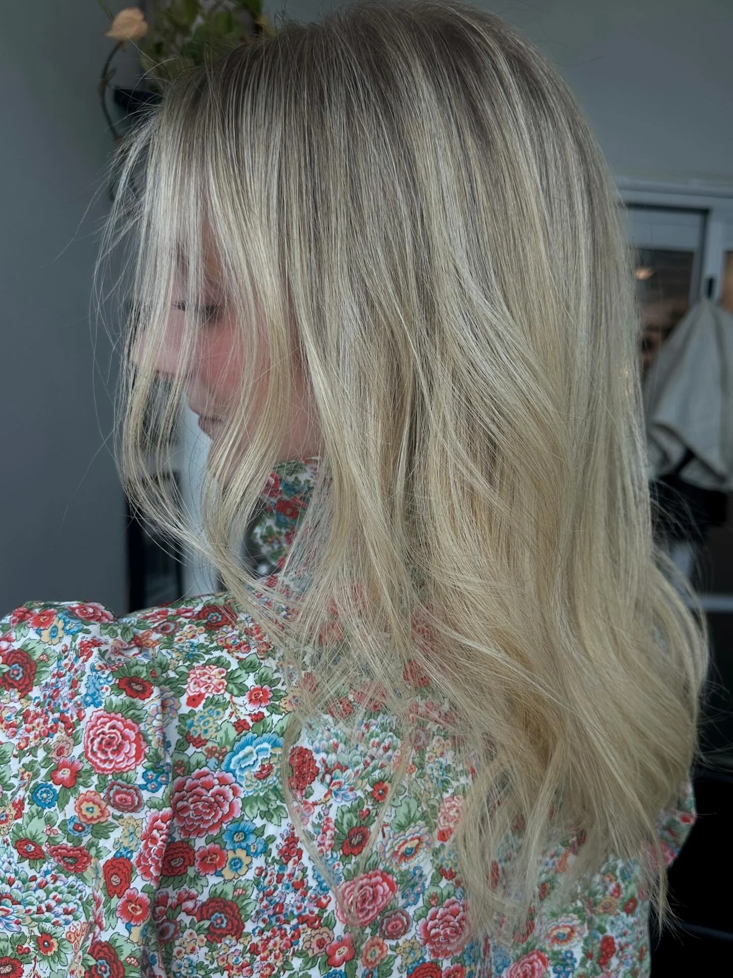 A sweet angel of a woman. 
My sweet Alana wanted to feel brighter and by god we did it. 

Back to back teasys with some slices mixed in. 

No root melt/smudge bc her natural is perfect for this level of blonde. 

Ps. Her style is immaculate all while