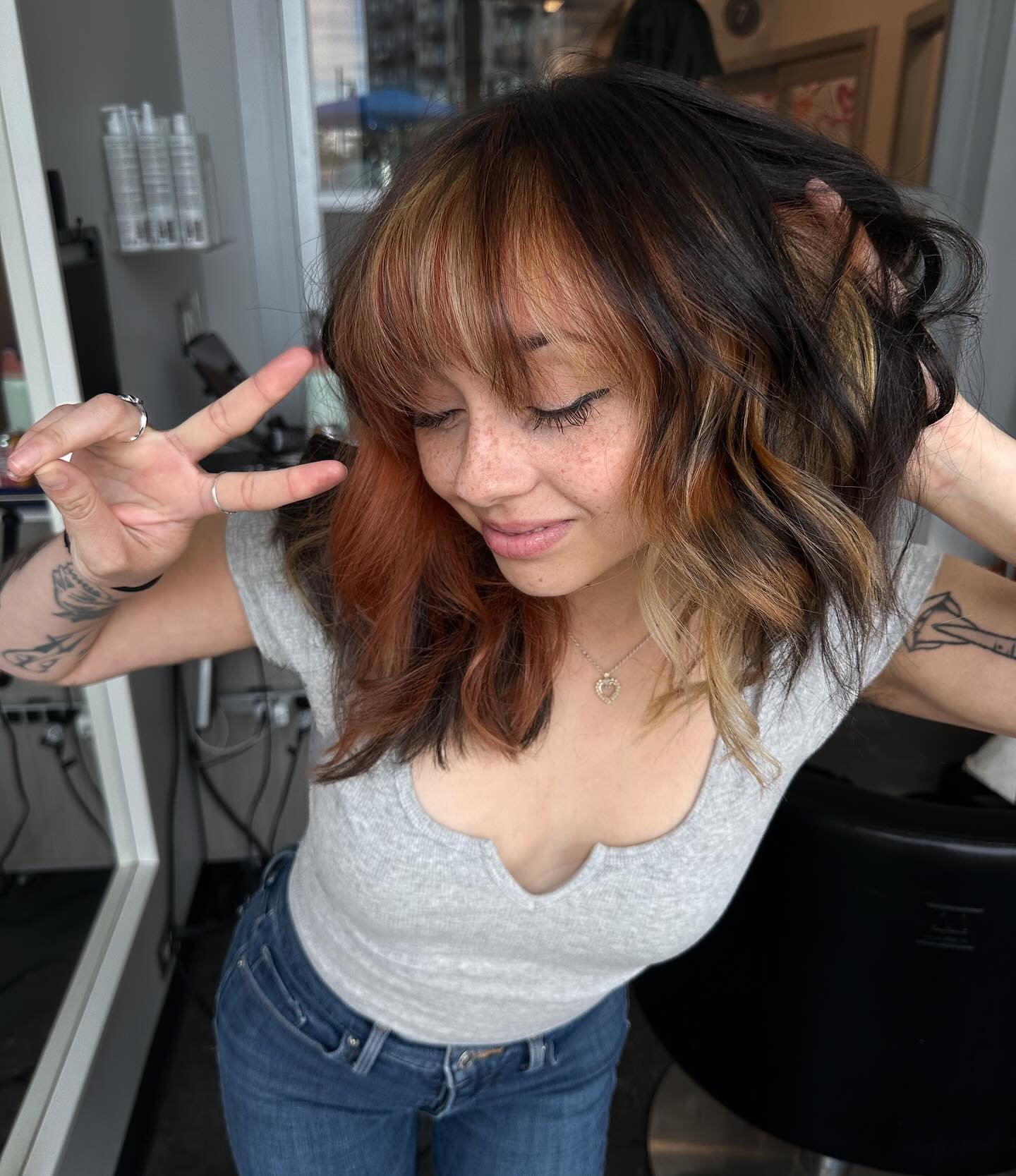 When she requested this and said &ldquo;stripes??!&rdquo; I couldn&rsquo;t help but giggle because the last time I did stripes on anyone was when I was in like 9th grade (07/08 dear god kmn)

Anywho. Used all @schwarzkopfpro for this. Blondme to get 