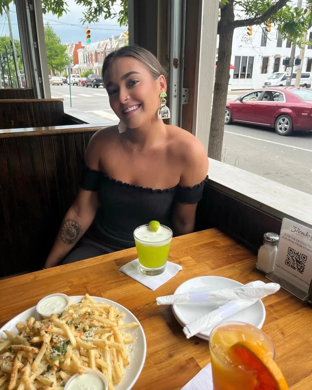 Fiesta all day, siesta all night 😎
HAPPY CINCO DE MAYO, Y'ALL!

@braxton need company on the patio

Join her for some Garlic Cilantro Fries and a tequila sunrise or a margarita

AS ALWAYS happy is 4-8❤️🤍💚