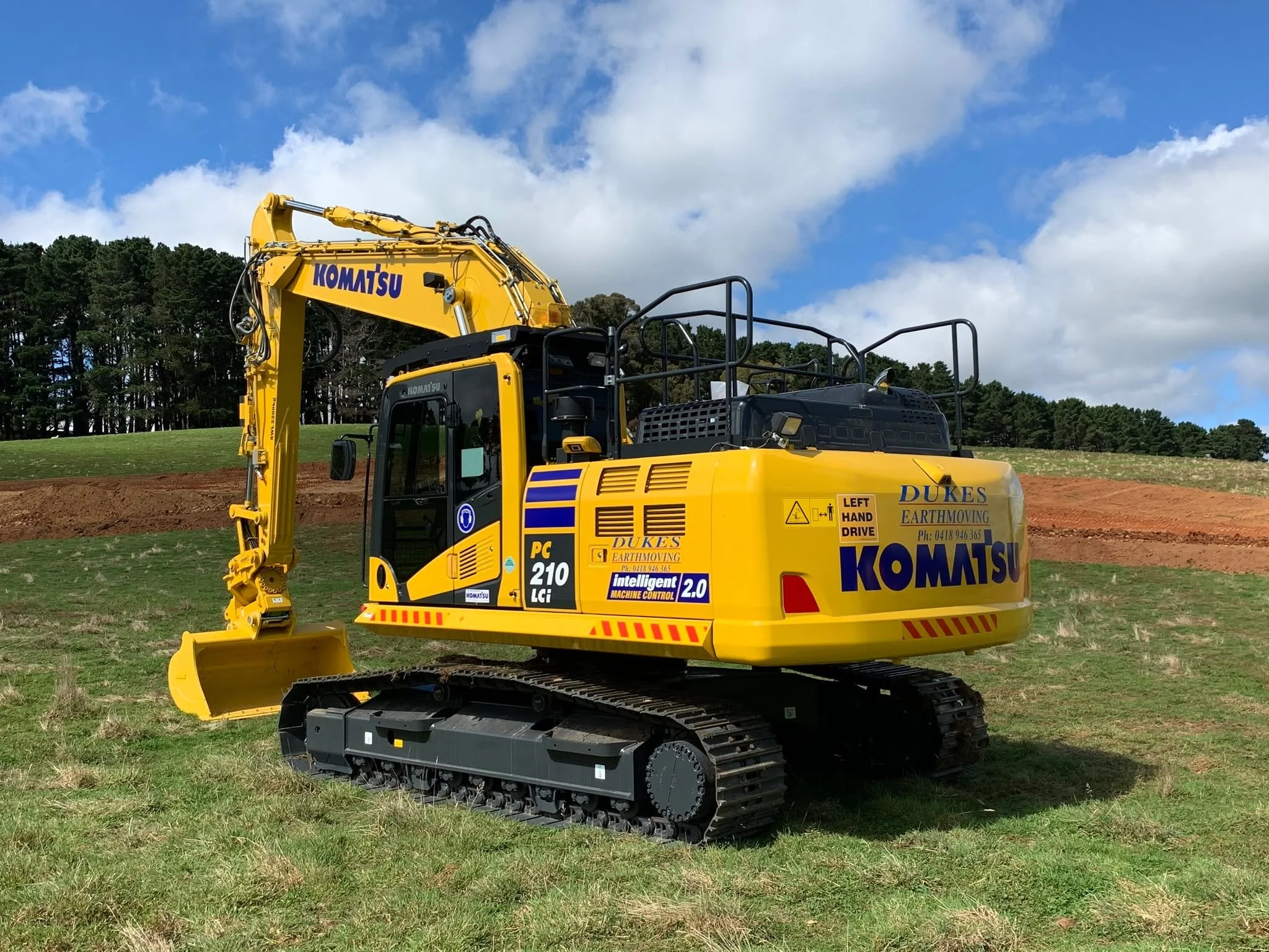 A big shout out to the team at Dukes Earthmoving Pty Ltd for helping us out last minute, undertaking crucial road repairs over at Lockyers Line. We know that the works will make for a much smoother and safer drive down into our Eastern Unreserved Are