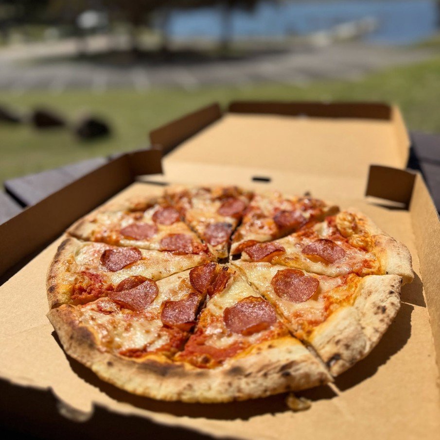 Slices, scenery and sunshine!

Craving a perfect stay or day at the park? We&rsquo;ve got you covered! Stop by the kiosk and grab a delicious pizza to enjoy with an incredible view of the lake.

Choose from our fantastic lineup:
🍕Margherita: A class