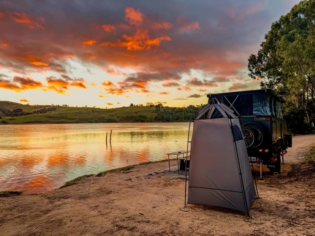 What a view! where mountains meet water @melsworldnsw #setupcamping #lakelyellcamping ___________________________________________
LAKE LYELL RECREATION PARK
Come and enjoy the fun and adventure of Lake Lyell
with boating, camping, fishing and much mo